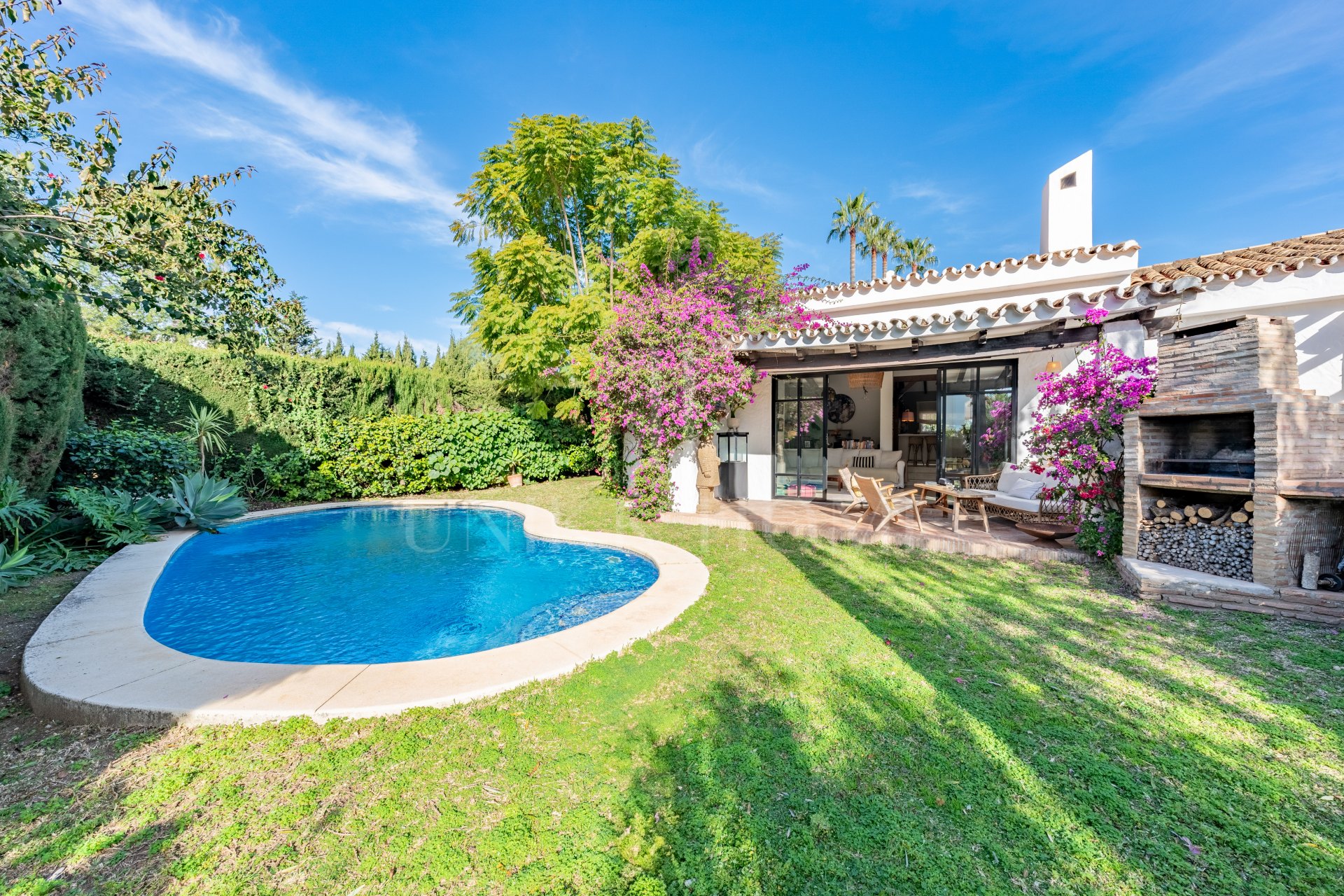 Charming & Artistic 4-Bedroom Villa in Atalaya