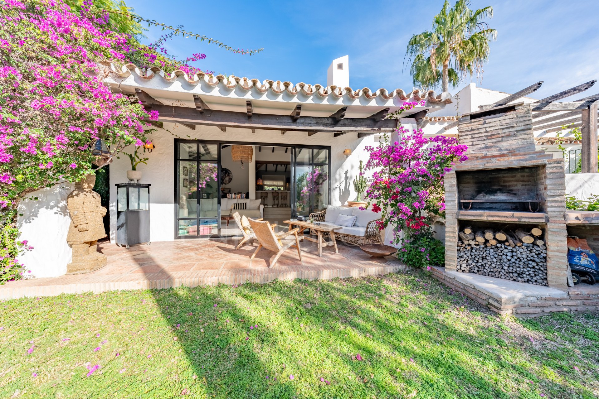 Charming & Artistic 4-Bedroom Villa in Atalaya