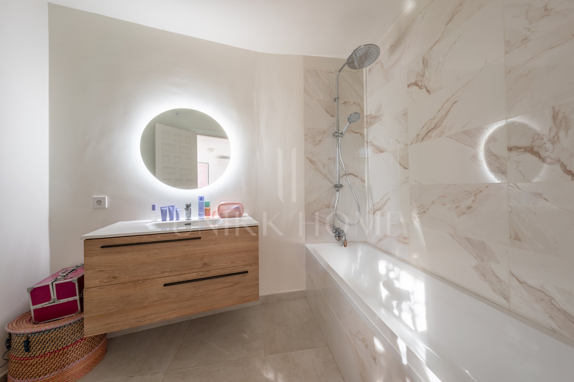 Charming & Artistic 4-Bedroom Villa in Atalaya