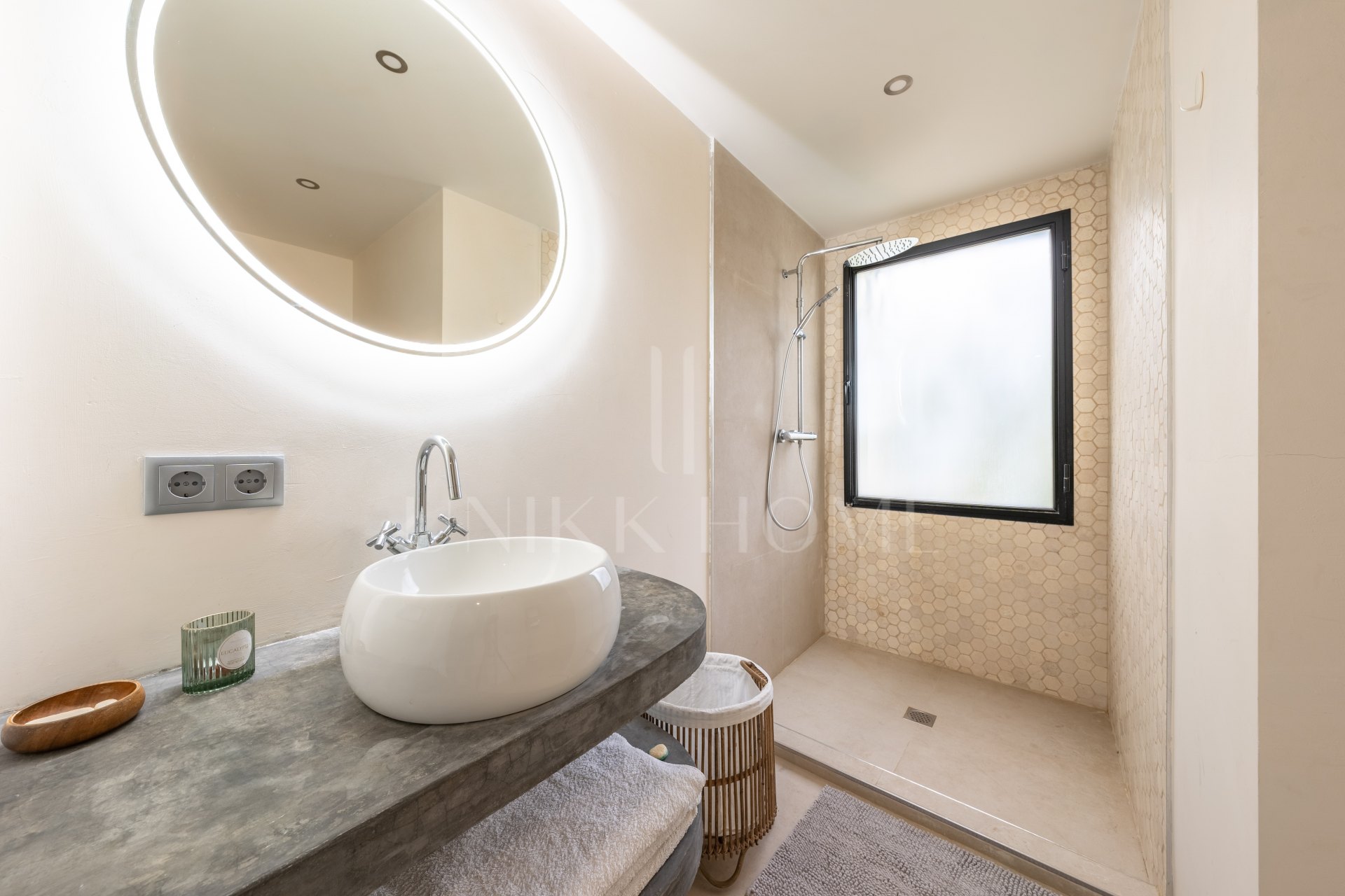 Charming & Artistic 4-Bedroom Villa in Atalaya