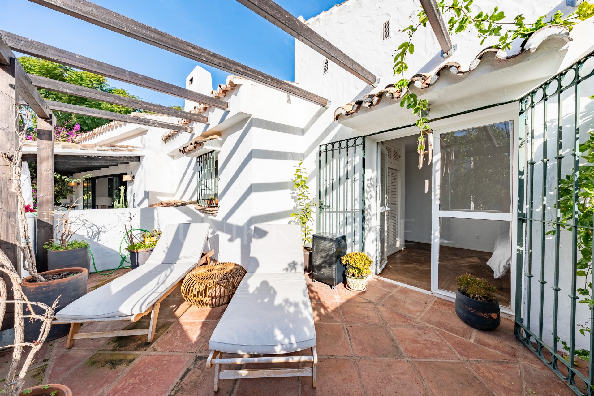 Charming & Artistic 4-Bedroom Villa in Atalaya