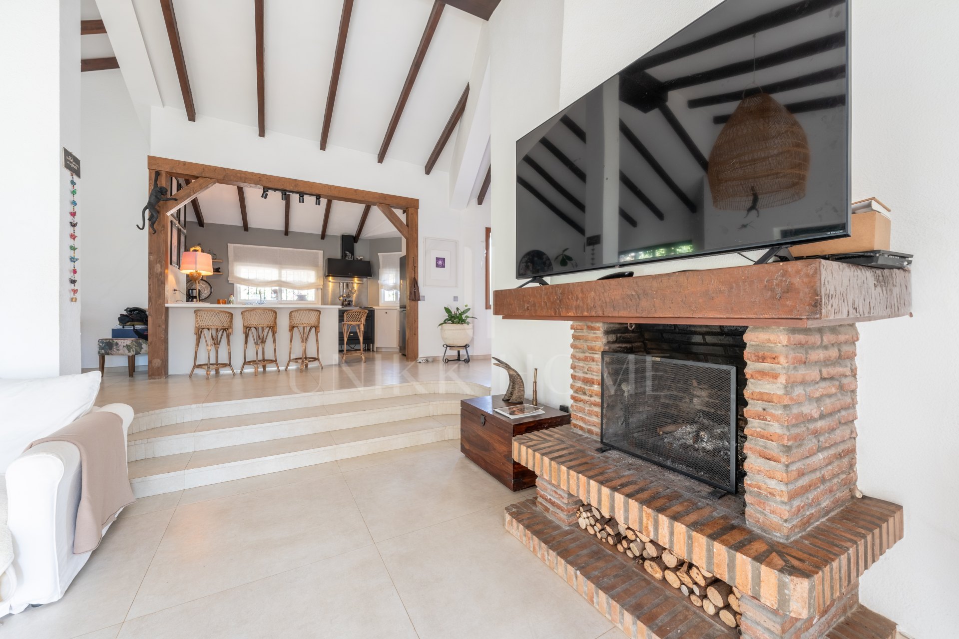 Charming & Artistic 4-Bedroom Villa in Atalaya