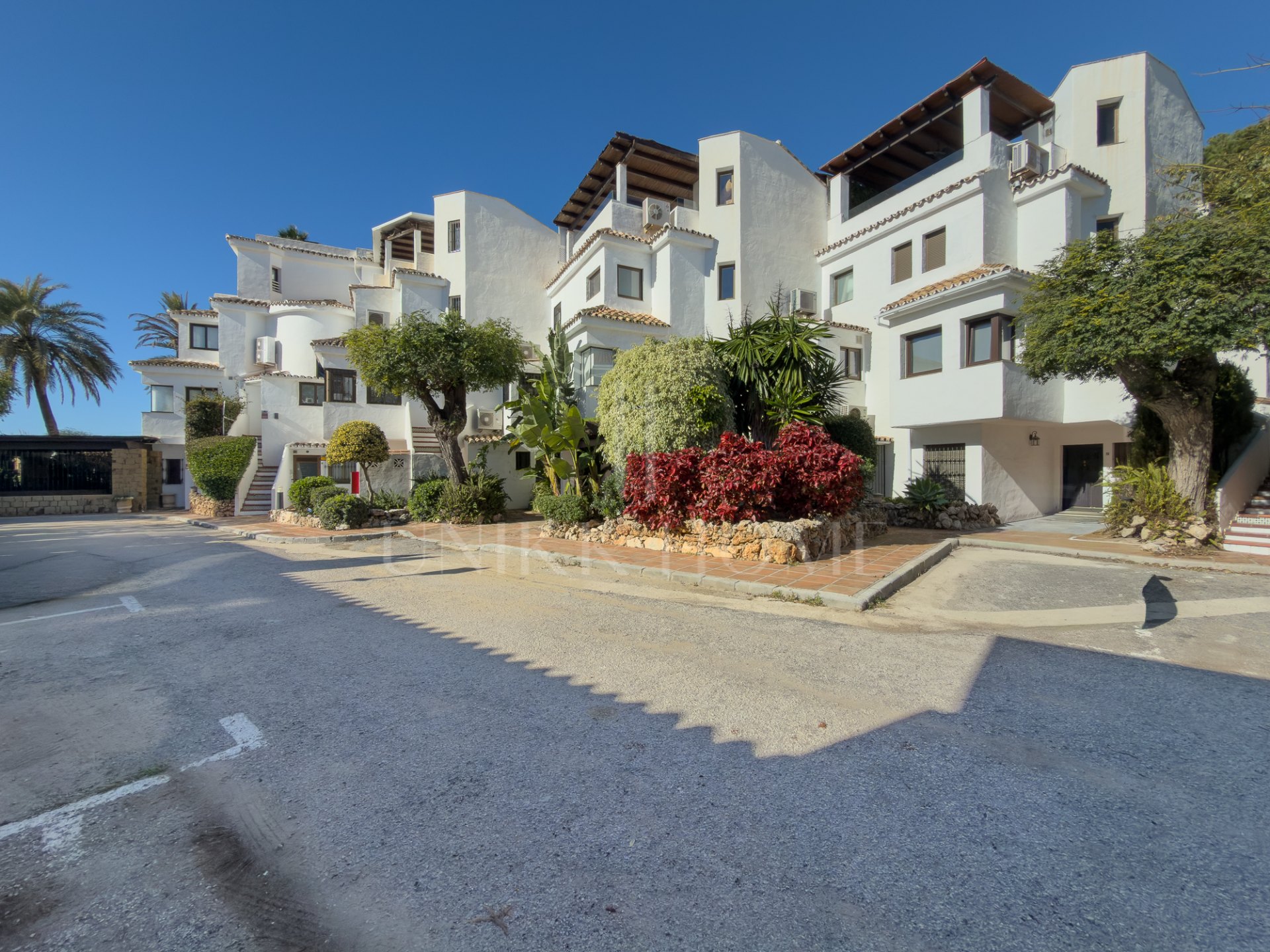 Beachfront Apartment for Sale in Golden Beach Marbella