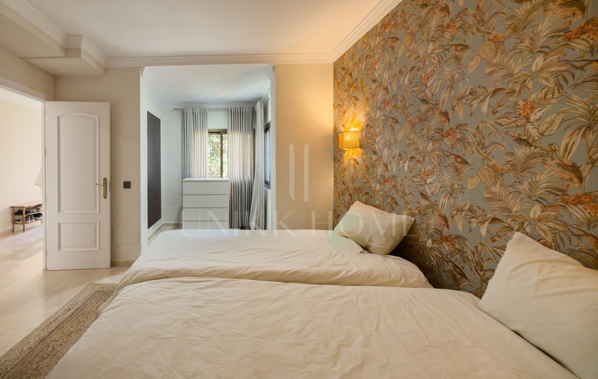 Beachfront Apartment for Sale in Golden Beach Marbella