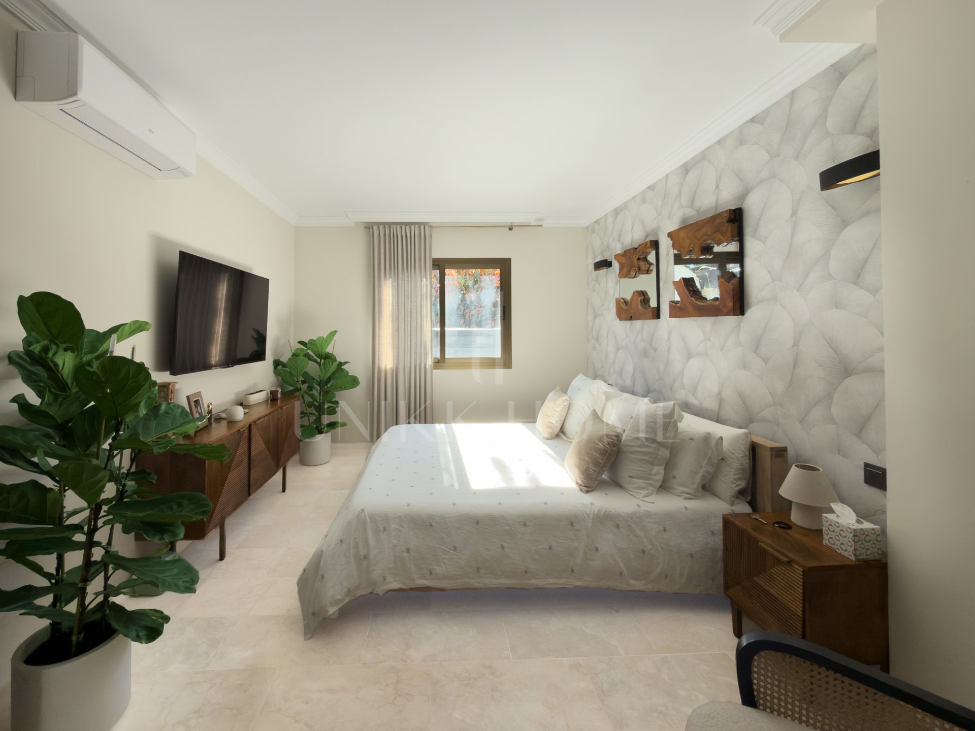 Beachfront Apartment for Sale in Golden Beach Marbella