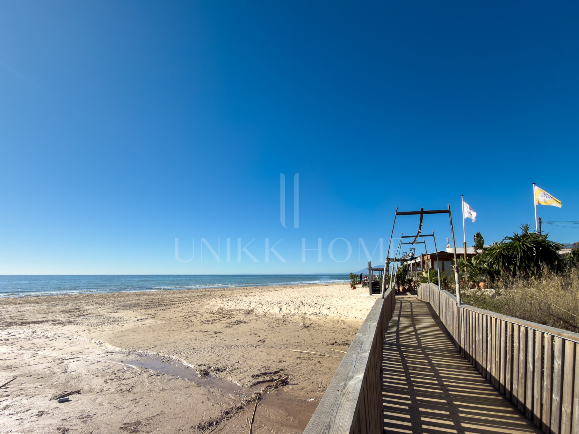 Beachfront Apartment for Sale in Golden Beach Marbella