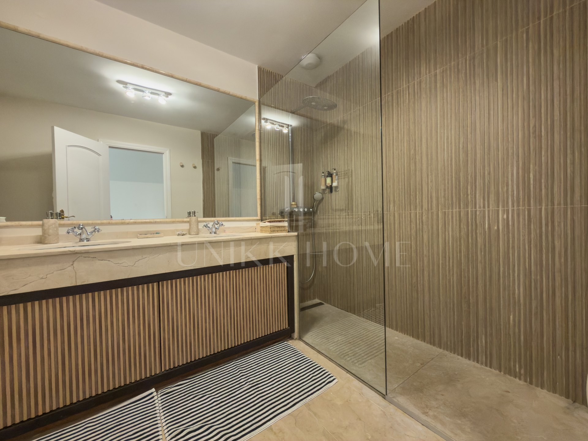 Beachfront Apartment for Sale in Golden Beach Marbella