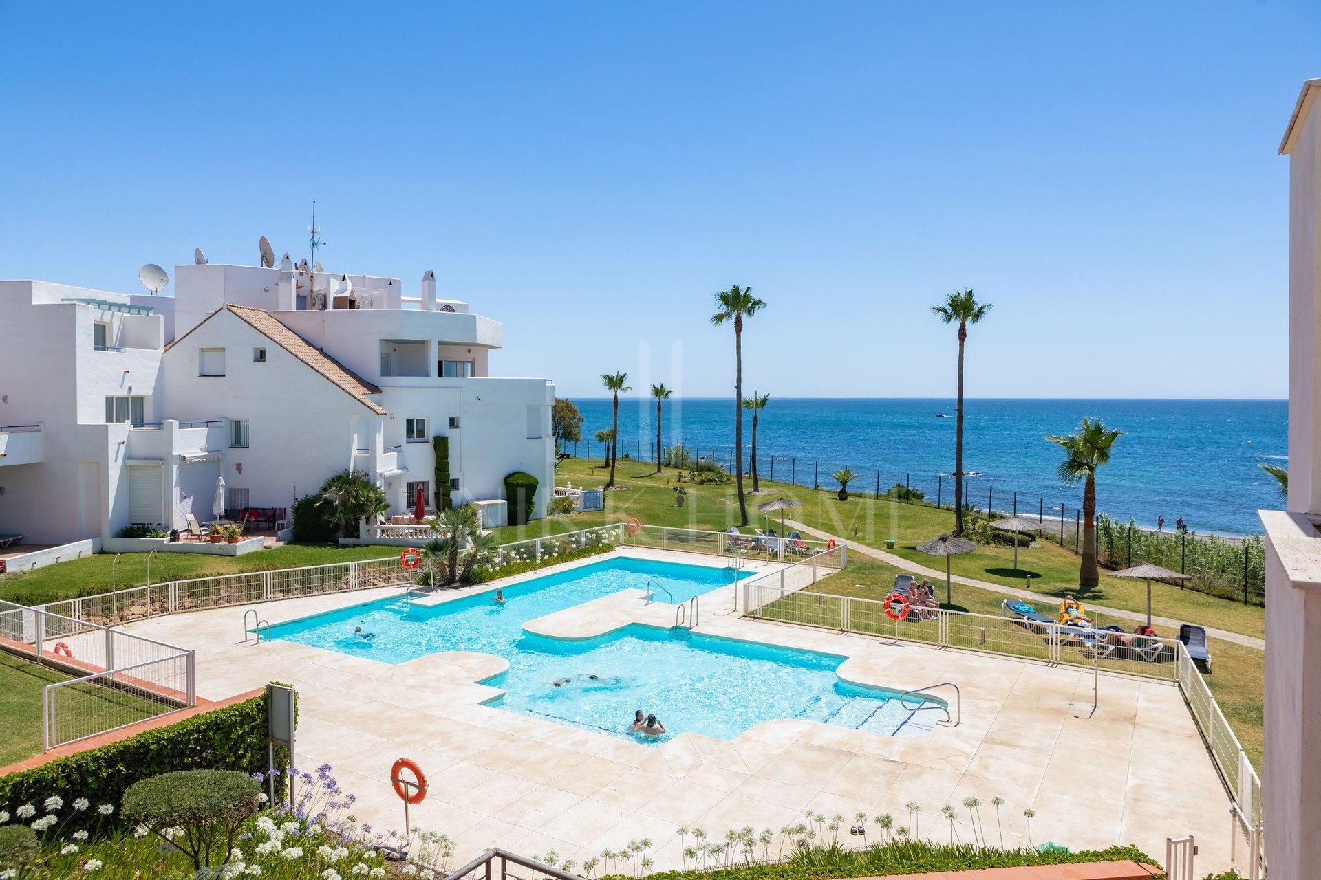 Impresionante ático frente al mar con vistas panorámicas al mar – Casas del Mar