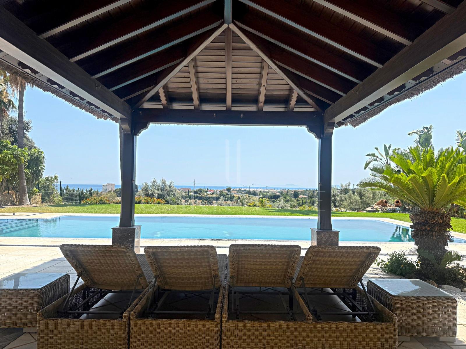 Beautiful Villa for Sale in Estepona East with Sea Views
