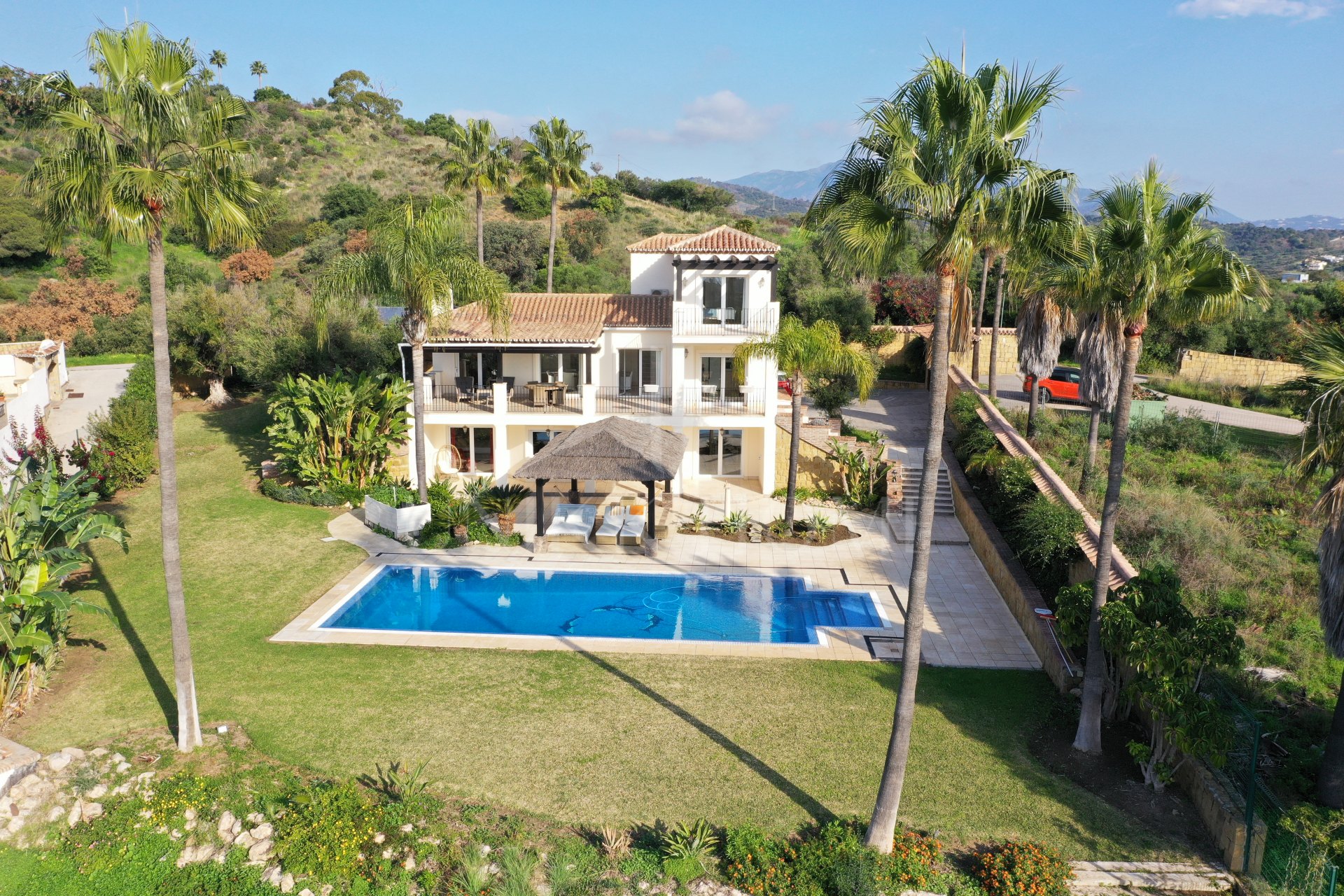 Preciosa Villa en Estepona Este con Vistas al Mar