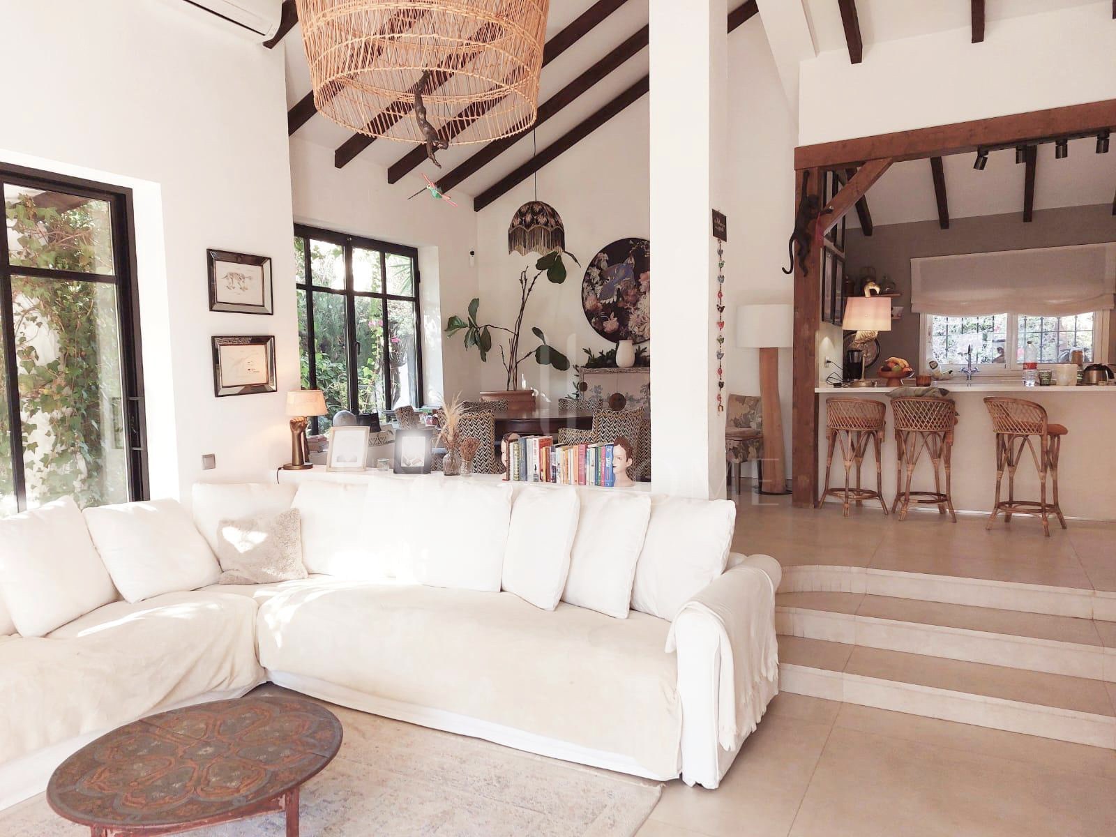 4 -Bedrooms Villa with Pool in Diana Park, East Estepona