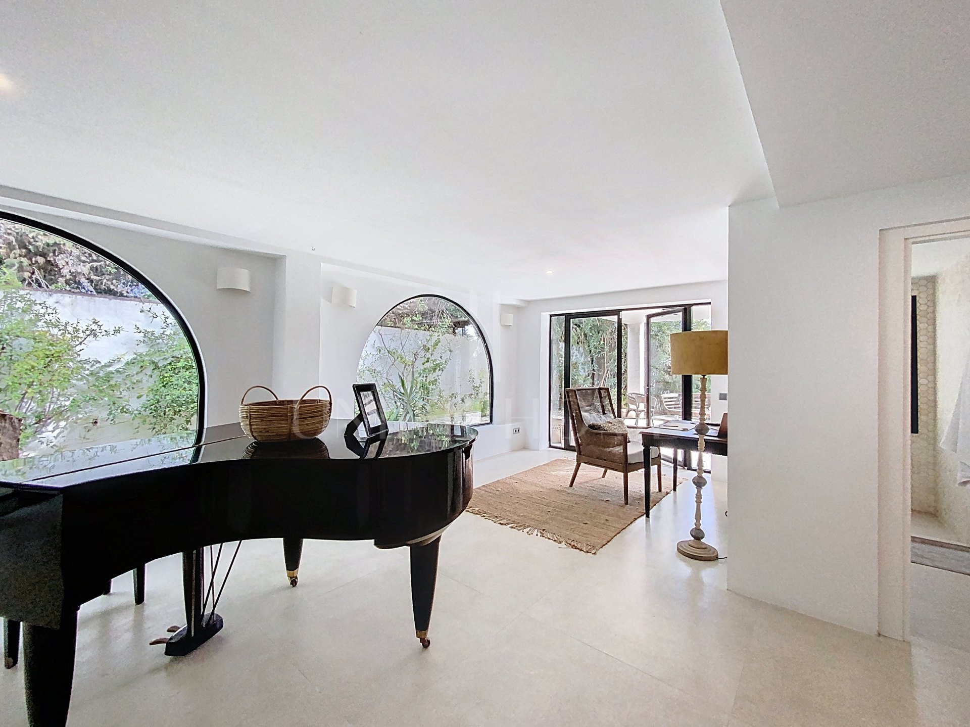 4 -Bedrooms Villa with Pool in Diana Park, East Estepona