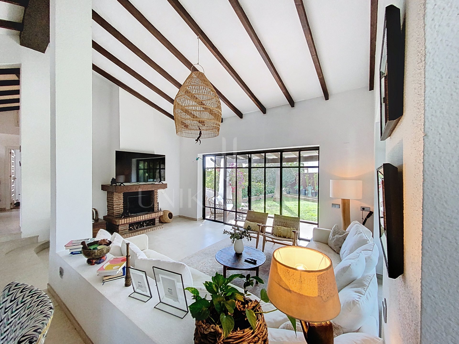 4 -Bedrooms Villa with Pool in Diana Park, East Estepona