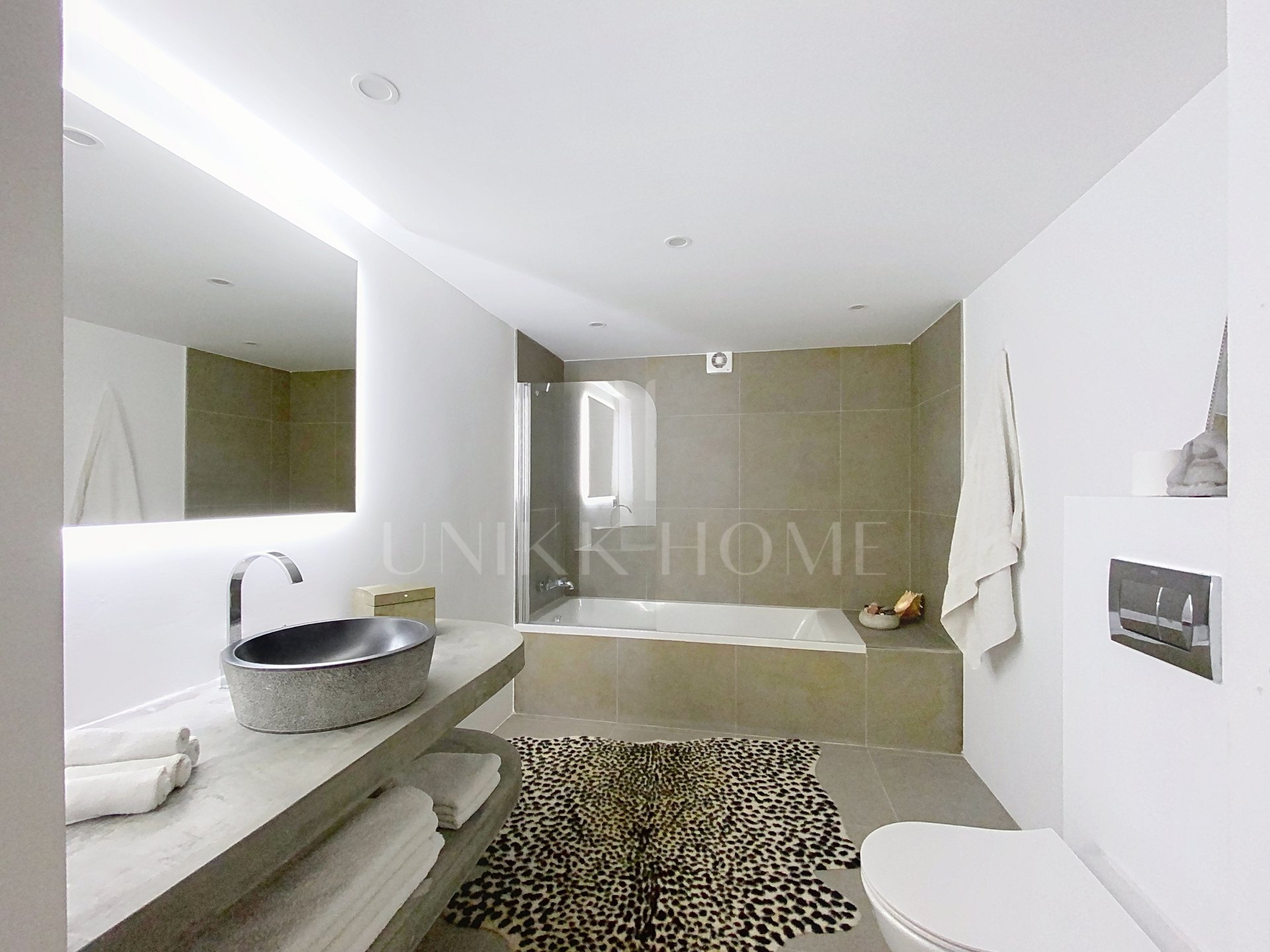 4 -Bedrooms Villa with Pool in Diana Park, East Estepona