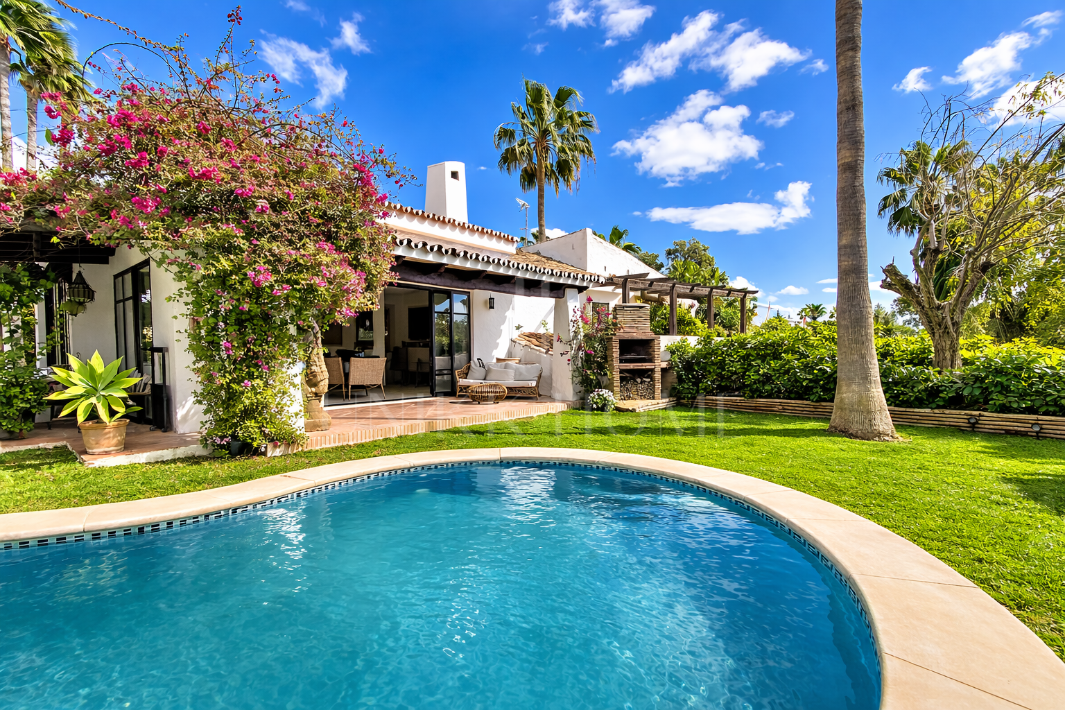 4 -Bedrooms Villa with Pool in Diana Park, East Estepona