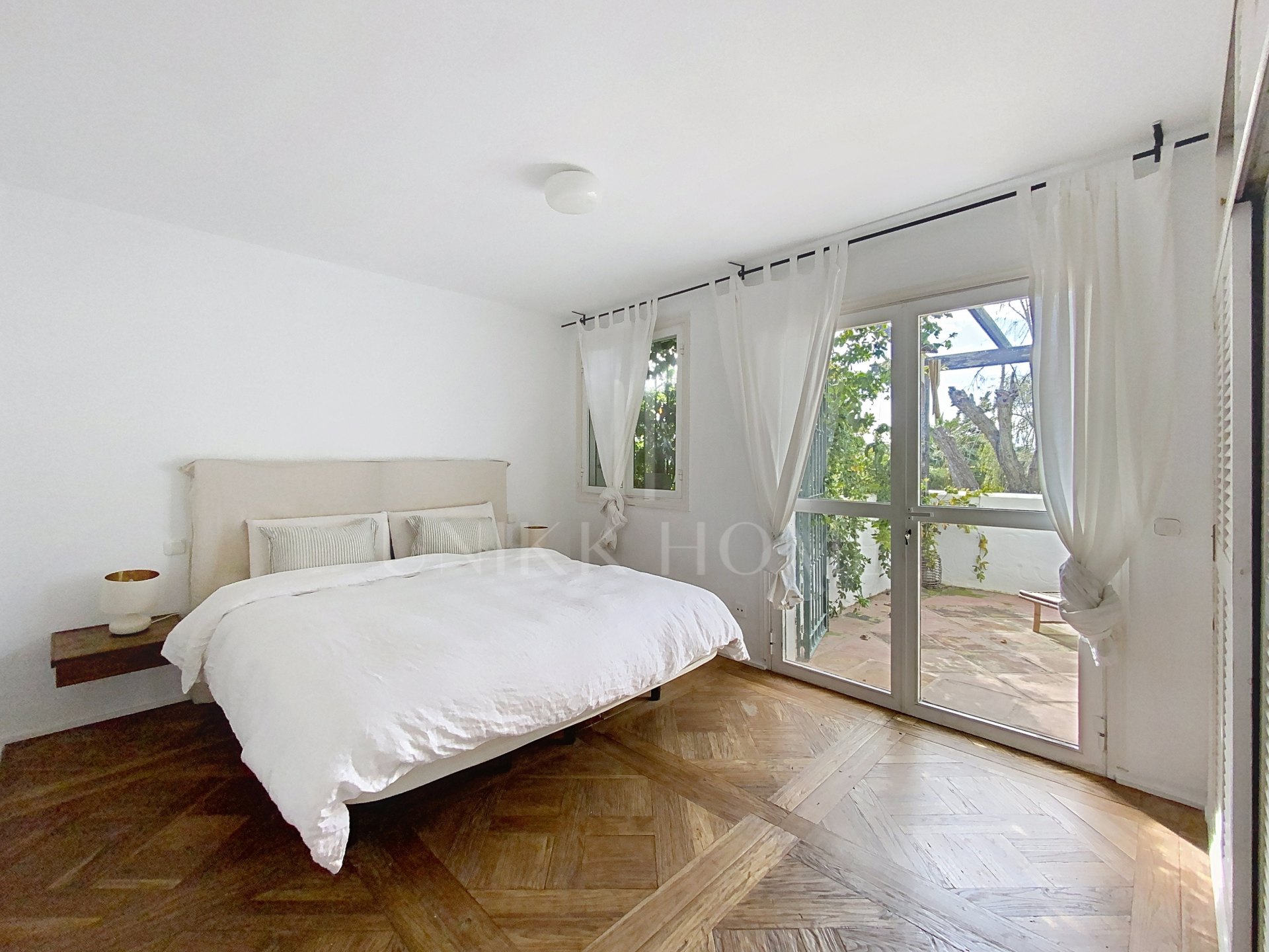 4 -Bedrooms Villa with Pool in Diana Park, East Estepona