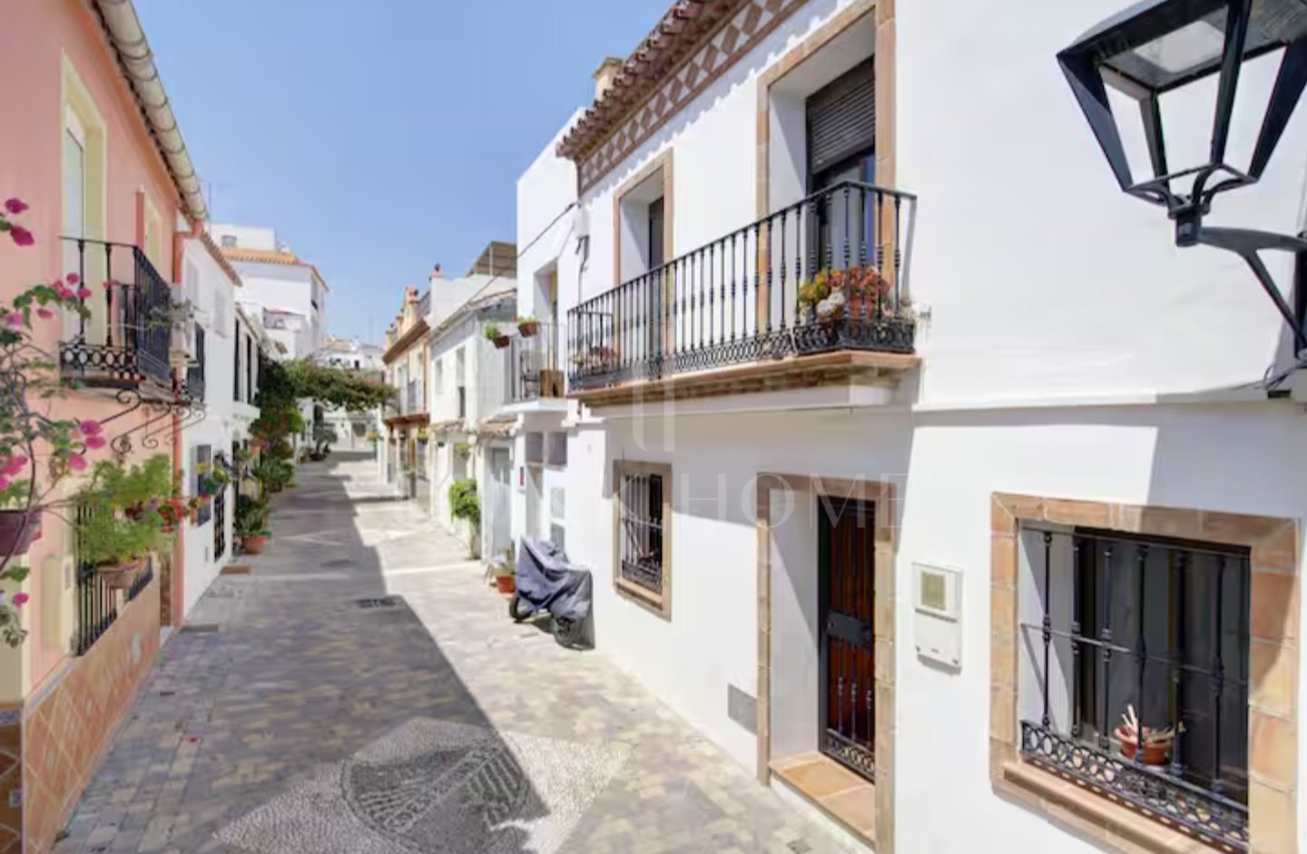 Encantadora Casa Adosada Nueva en el Casco Antiguo de Estepona