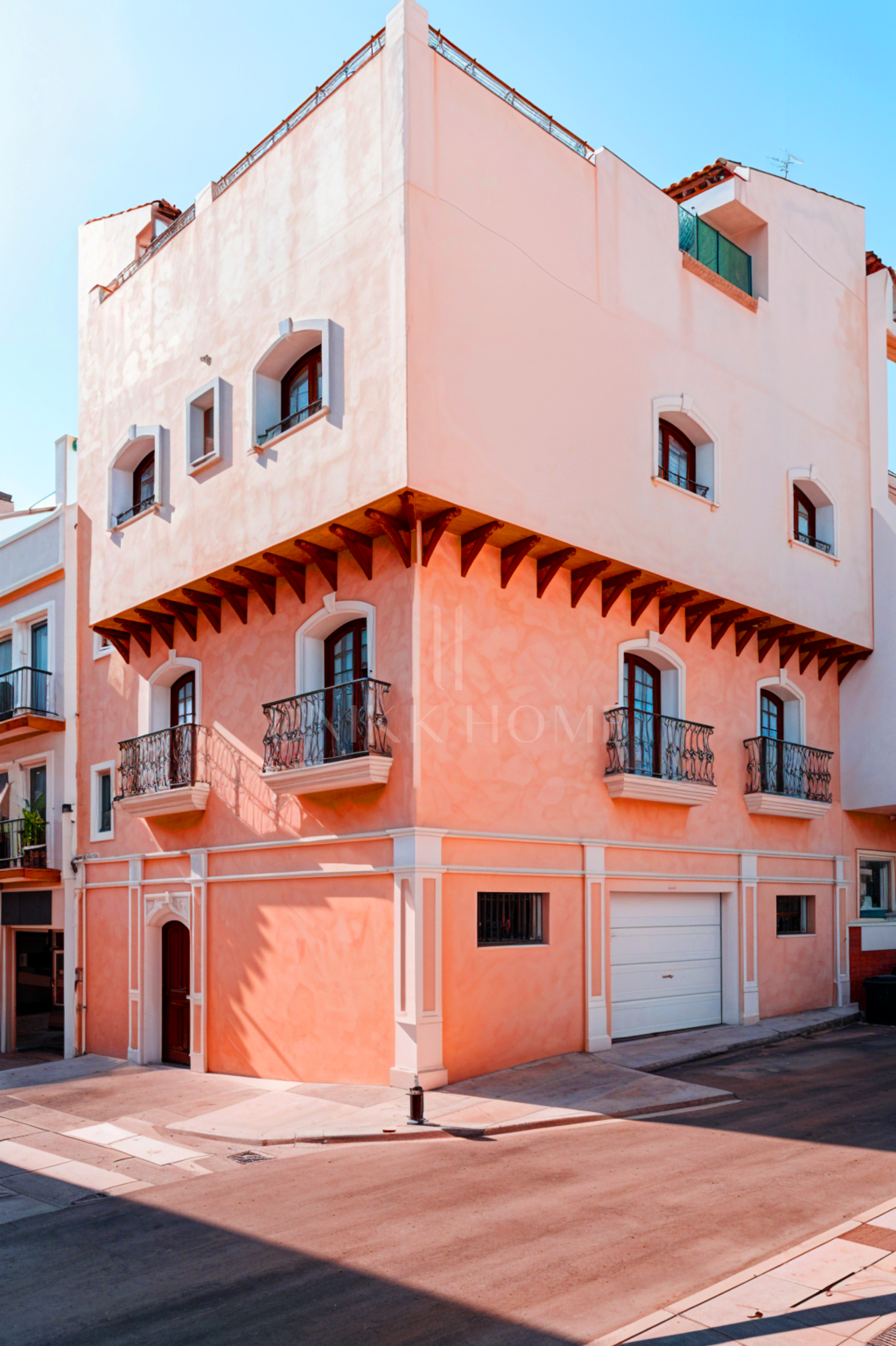 Stately Townhouse in the Center of Estepona