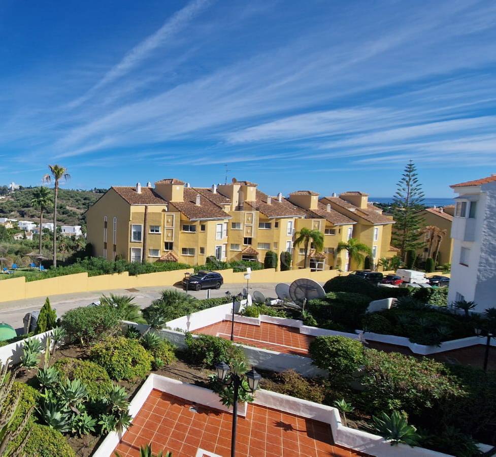 Apartamento en Bel Air, Estepona Este: Confort y Accesibilidad