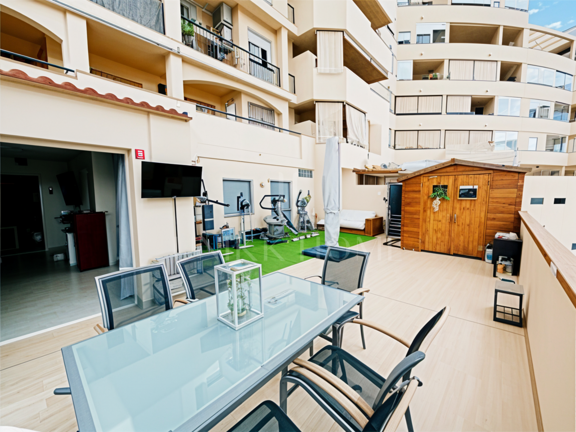 Apartamento con amplia terraza en Avenida de Andalucía, Sierra de Estepona