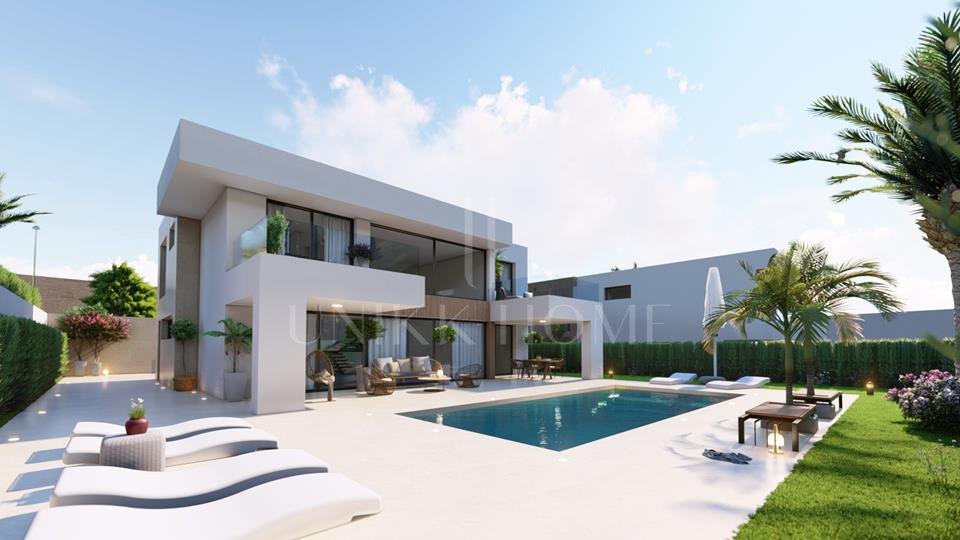 MODERN 4-BEDROOM VILLA JUST STEPS FROM THE BEACH - DUQUESA MANILVA