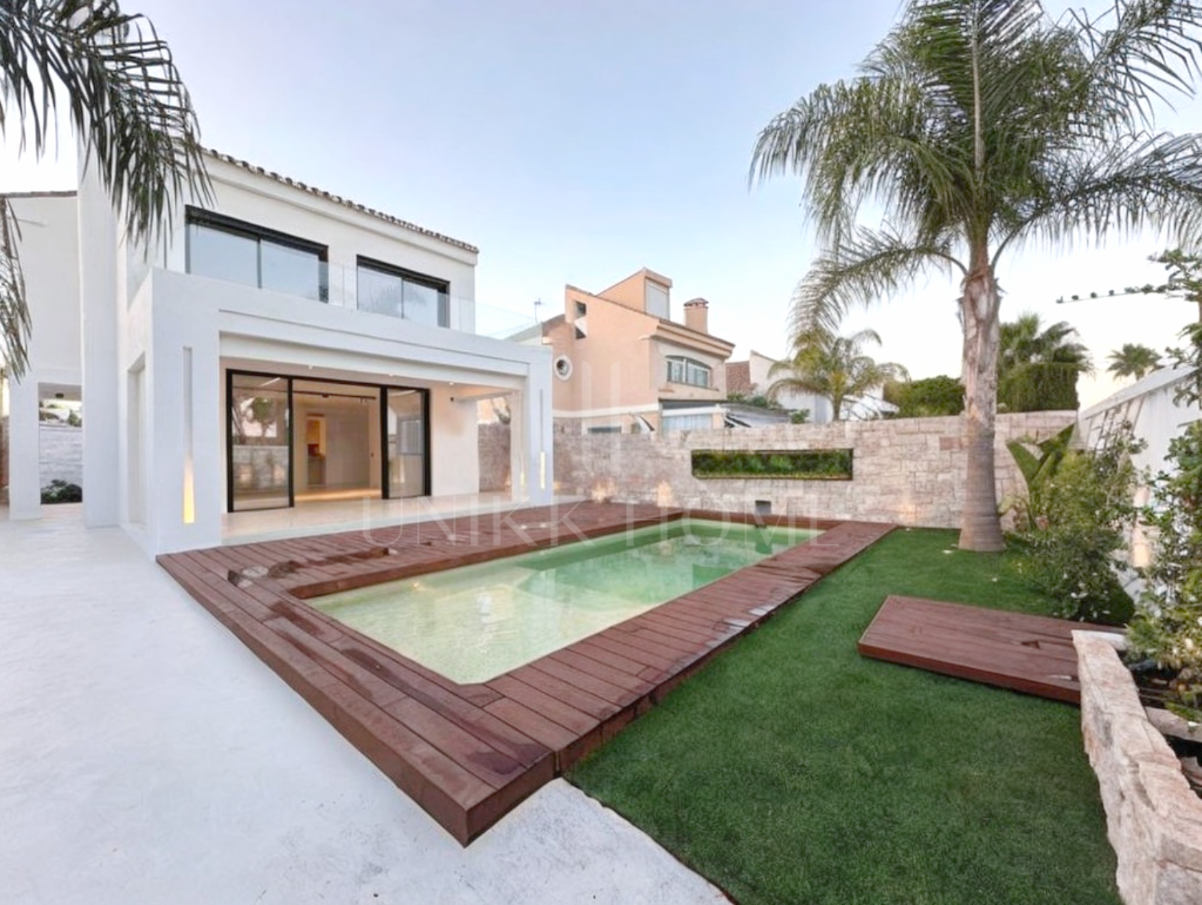 Modern and spacious villa in Costalita, East Estepona