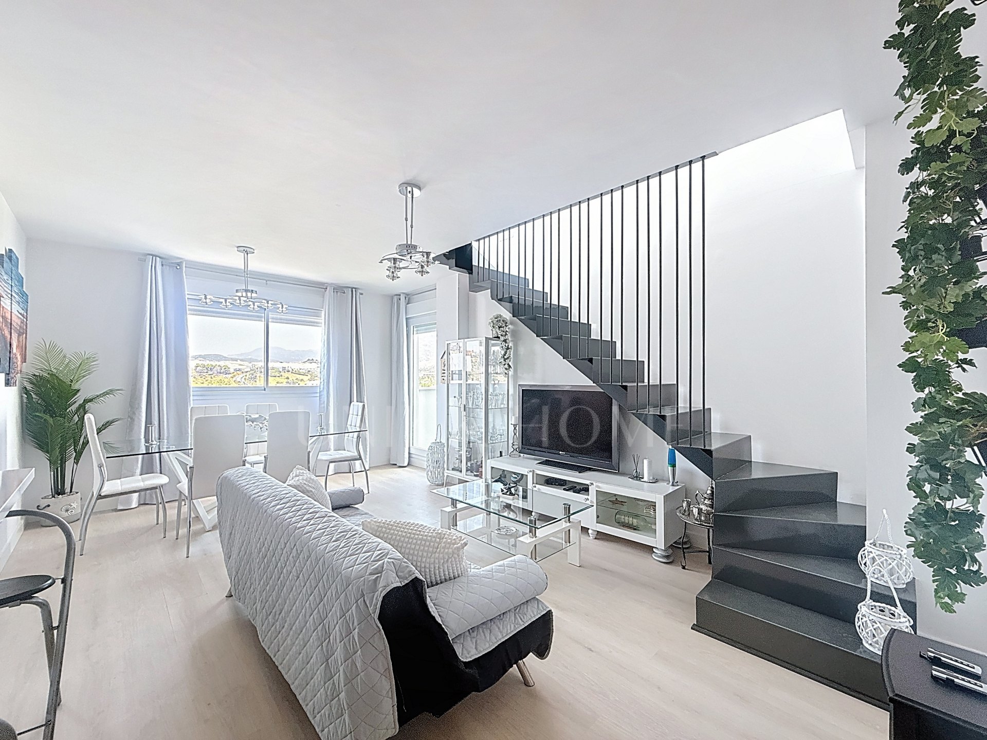 Modern 3-Bedroom Penthouse with Solarium in the Heart of Estepona
