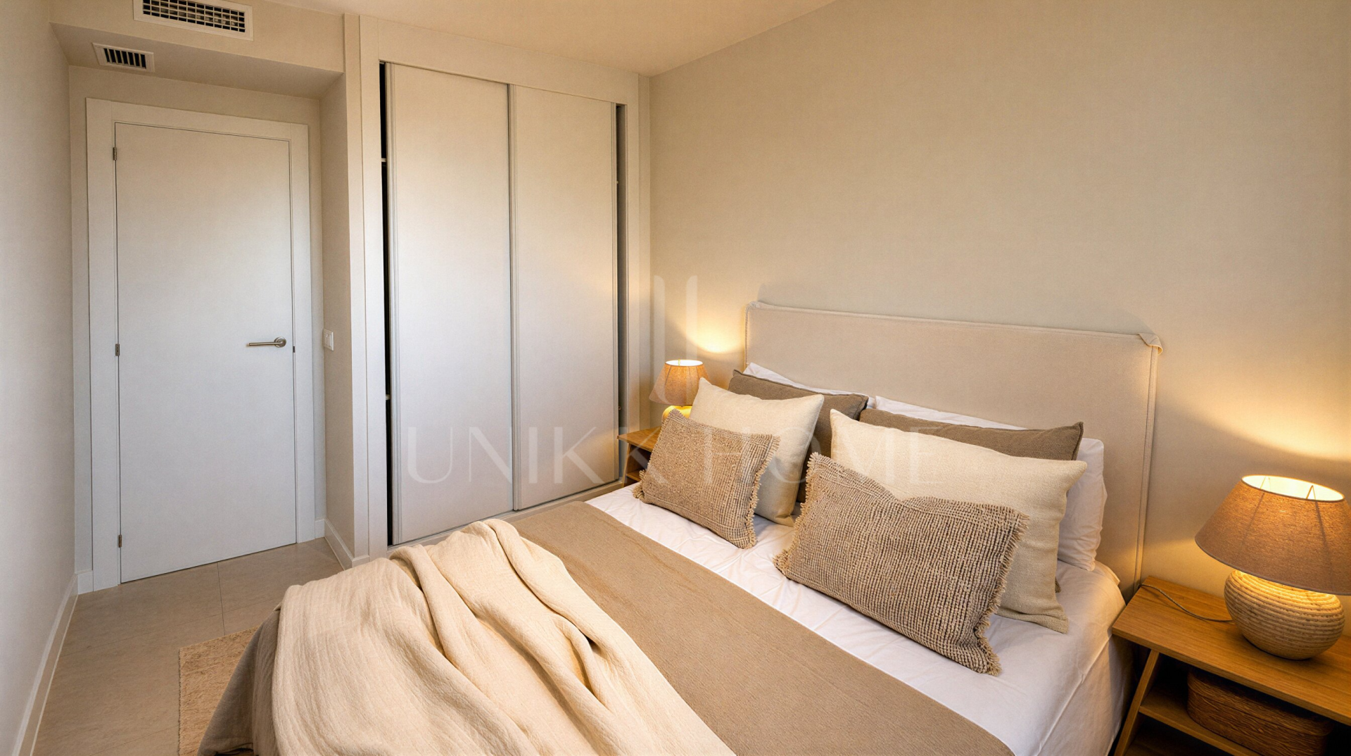 Ático amueblado listo para entrar a vivir con vistas al mar y terraza de 40 m² – Estepona