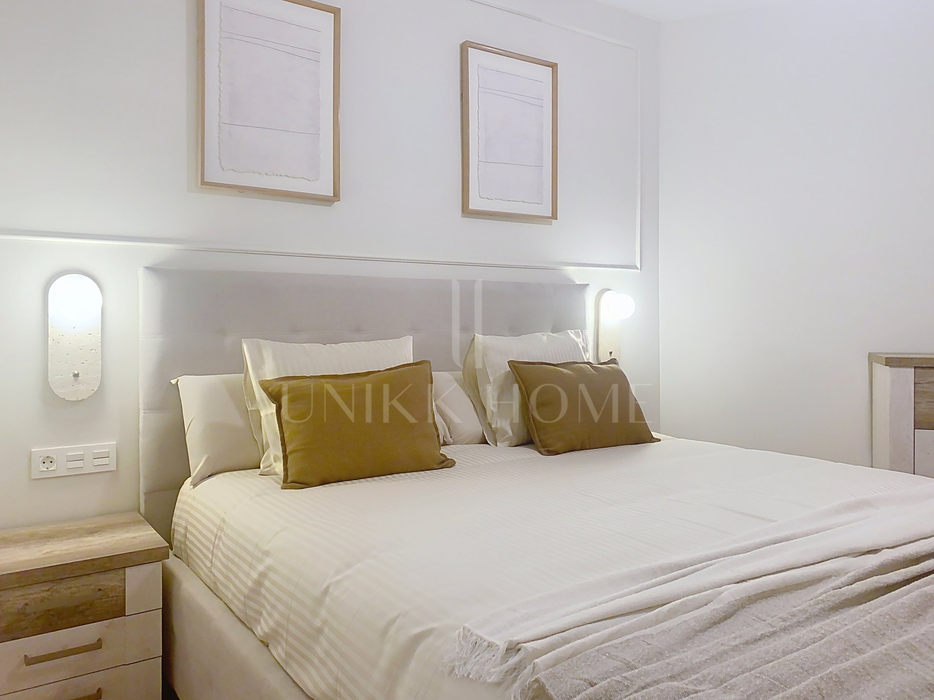 Apartamento de 3 dormitorios totalmente reformado y amueblado - Puerto de Estepona