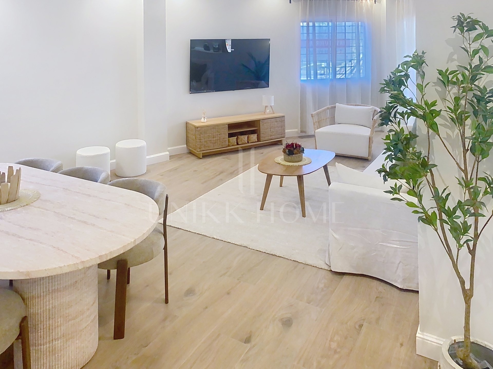 Apartamento de 3 dormitorios totalmente reformado y amueblado - Puerto de Estepona