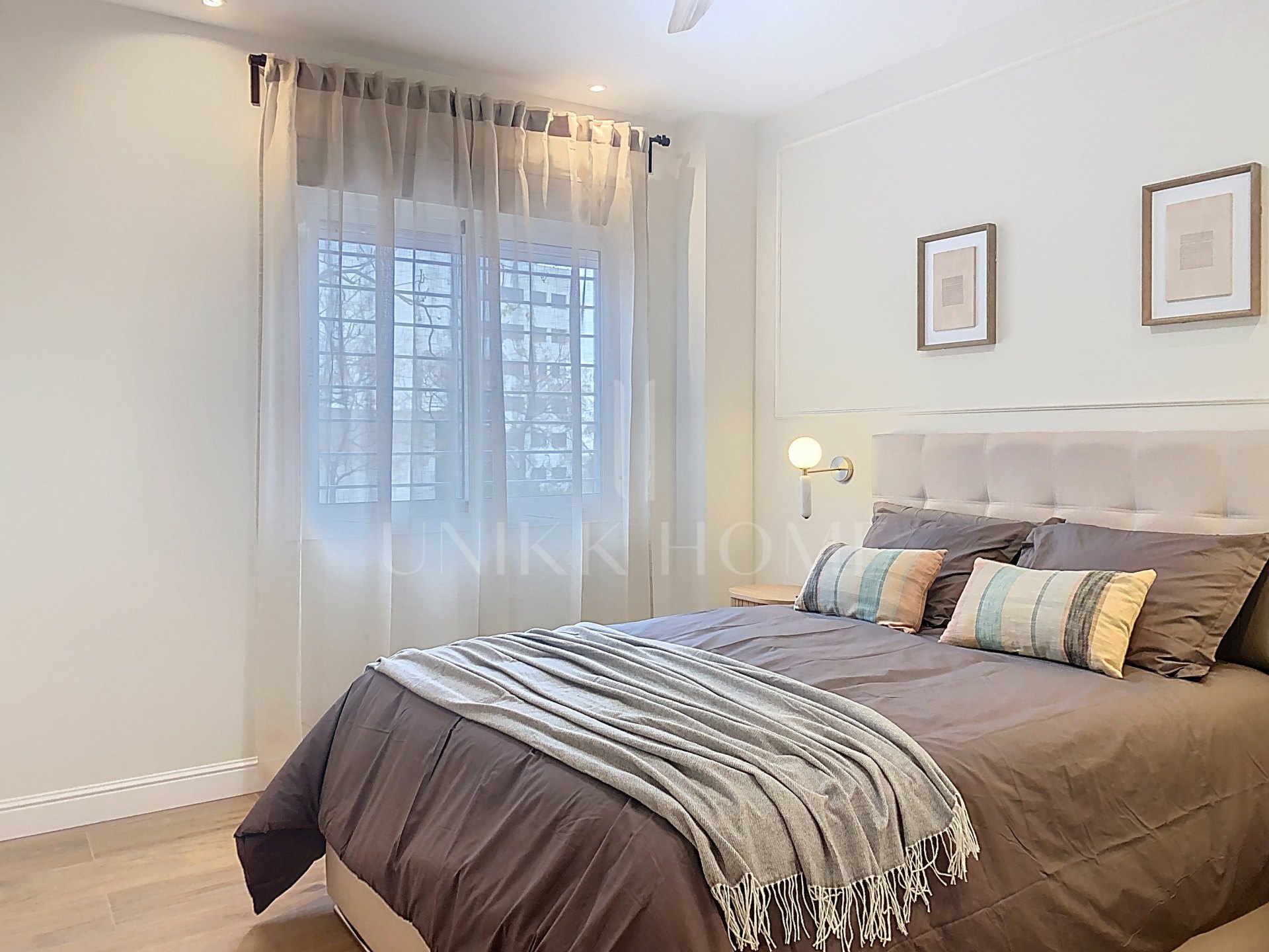 Apartamento de 3 dormitorios totalmente reformado y amueblado - Puerto de Estepona