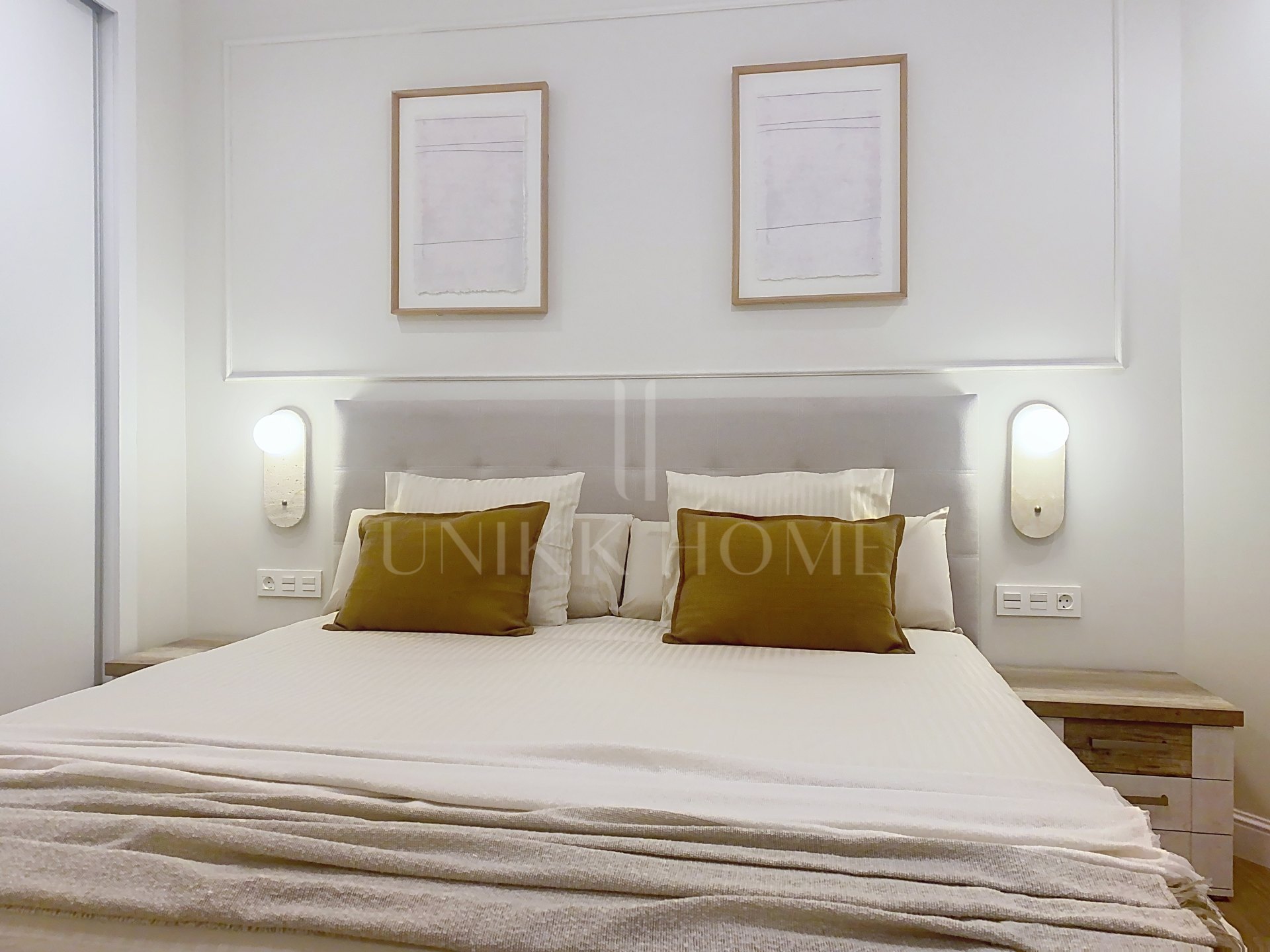 Apartamento de 3 dormitorios totalmente reformado y amueblado - Puerto de Estepona