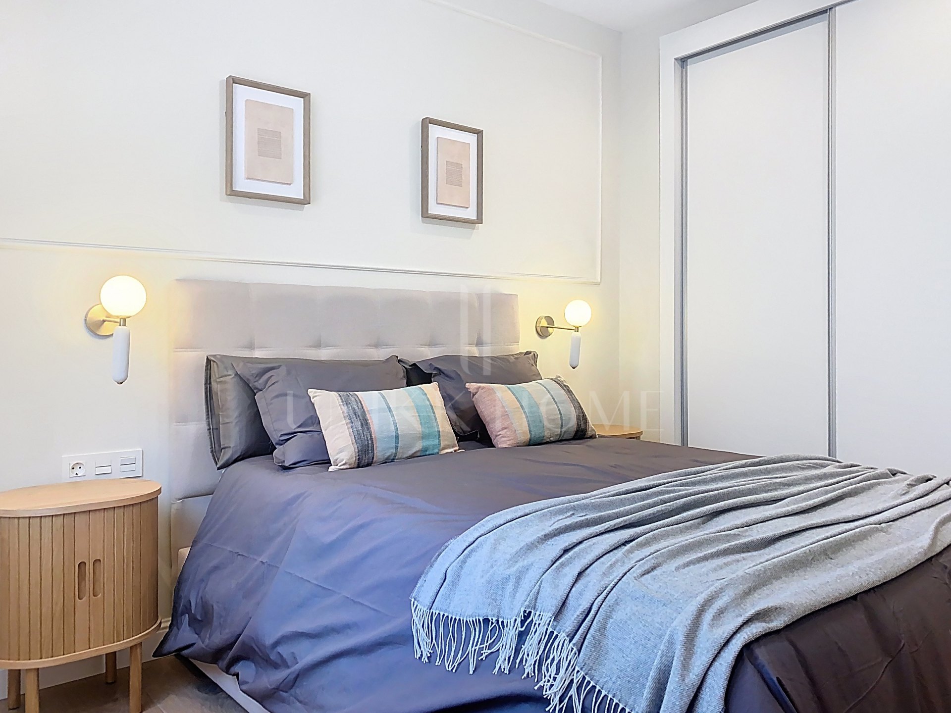 Apartamento de 3 dormitorios totalmente reformado y amueblado - Puerto de Estepona