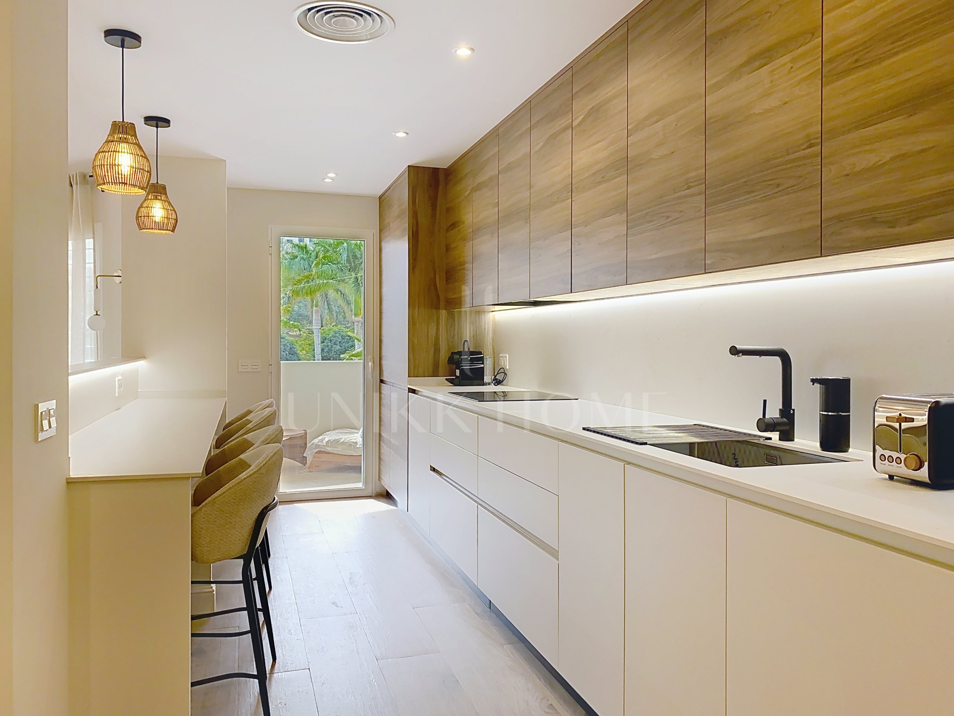 Fully Renovated and Furnished 3-Bedroom Apartment – Puerto de Estepona