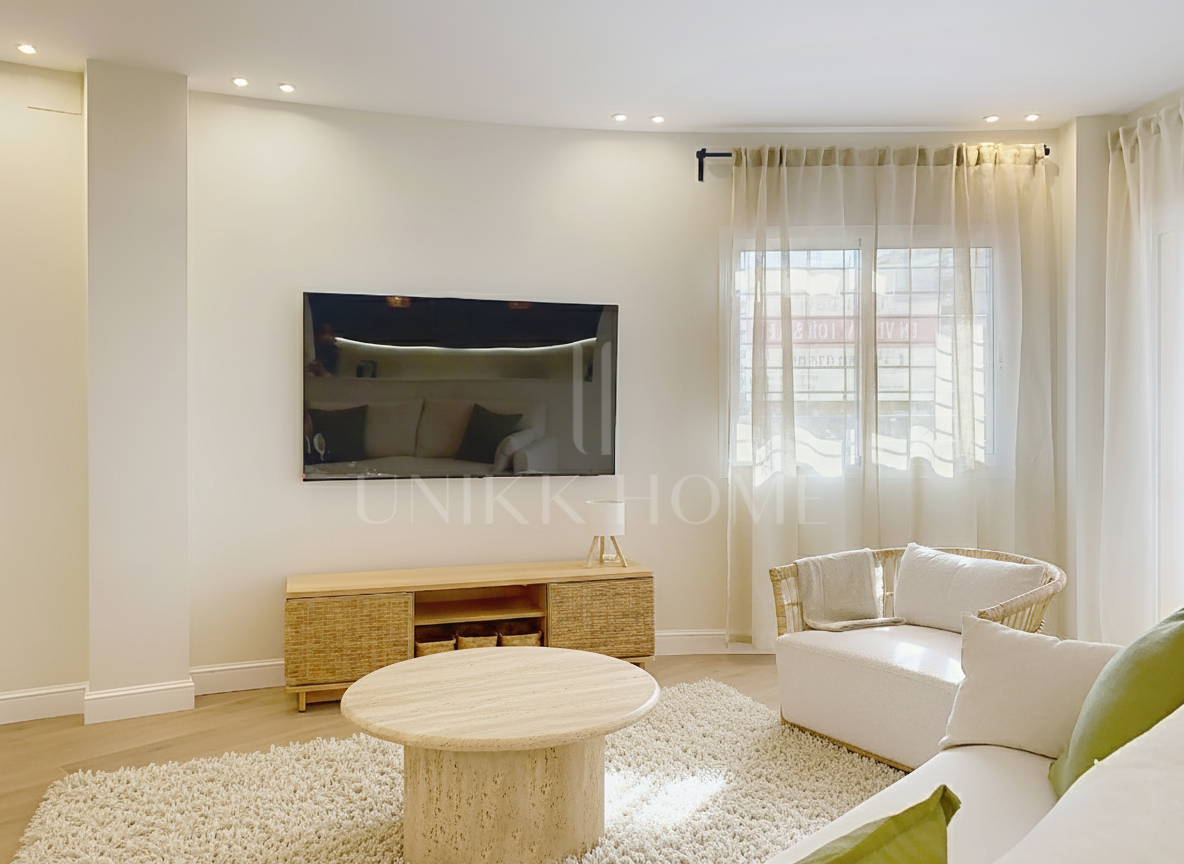 Fully Renovated and Furnished 3-Bedroom Apartment – Puerto de Estepona