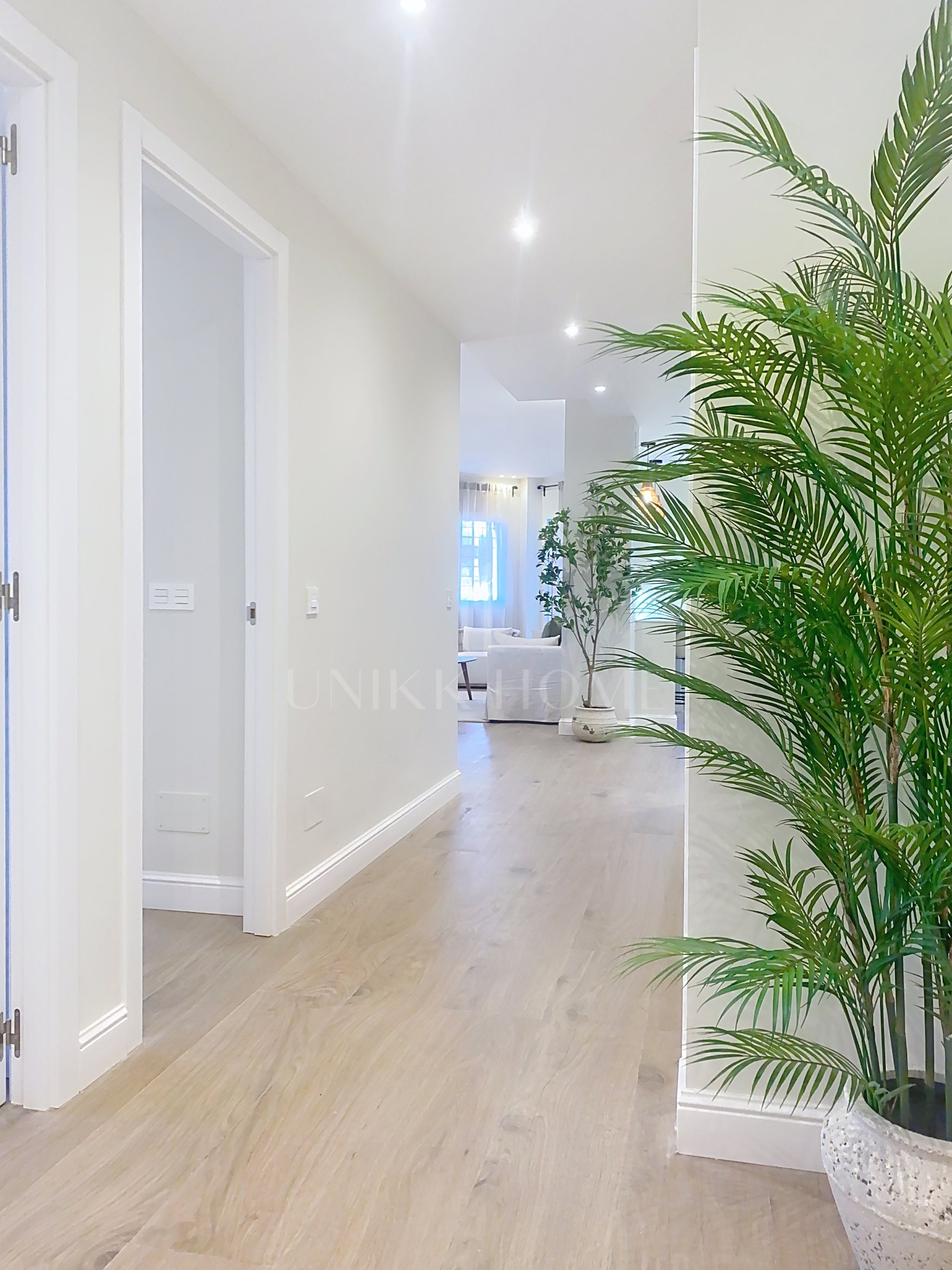 Apartamento de 3 dormitorios totalmente reformado y amueblado - Puerto de Estepona