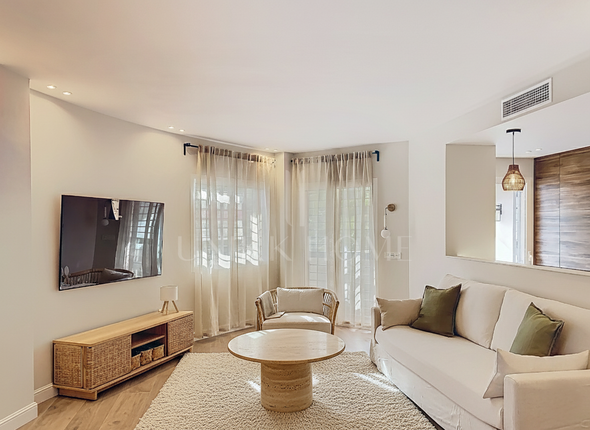 Fully Renovated and Furnished 3-Bedroom Apartment – Puerto de Estepona