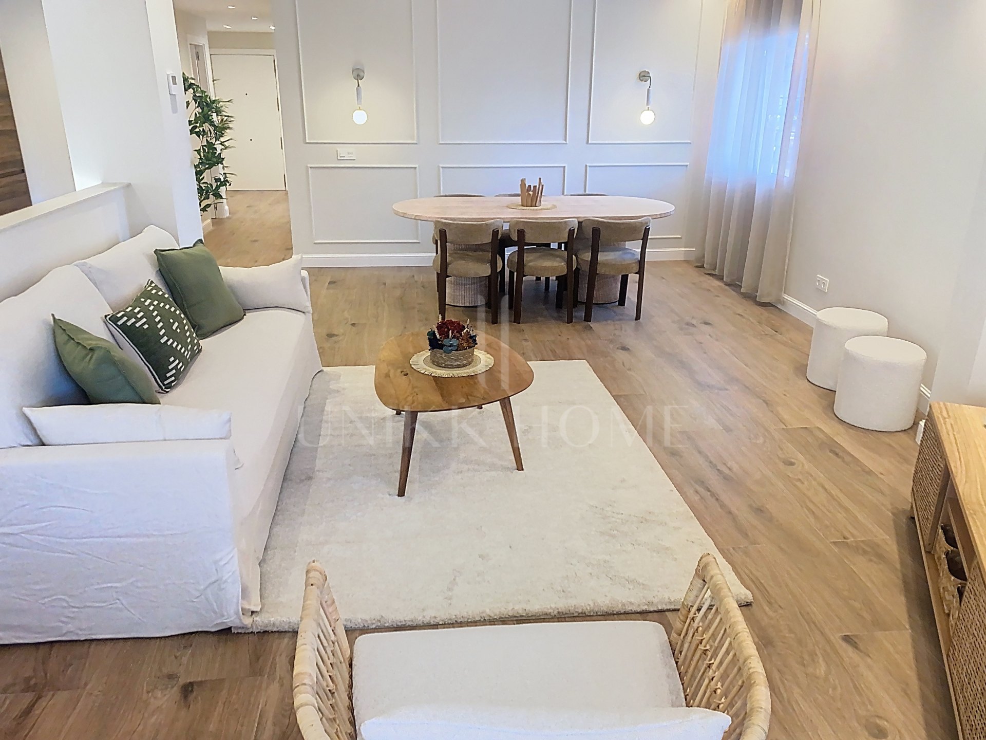 Apartamento de 3 dormitorios totalmente reformado y amueblado - Puerto de Estepona