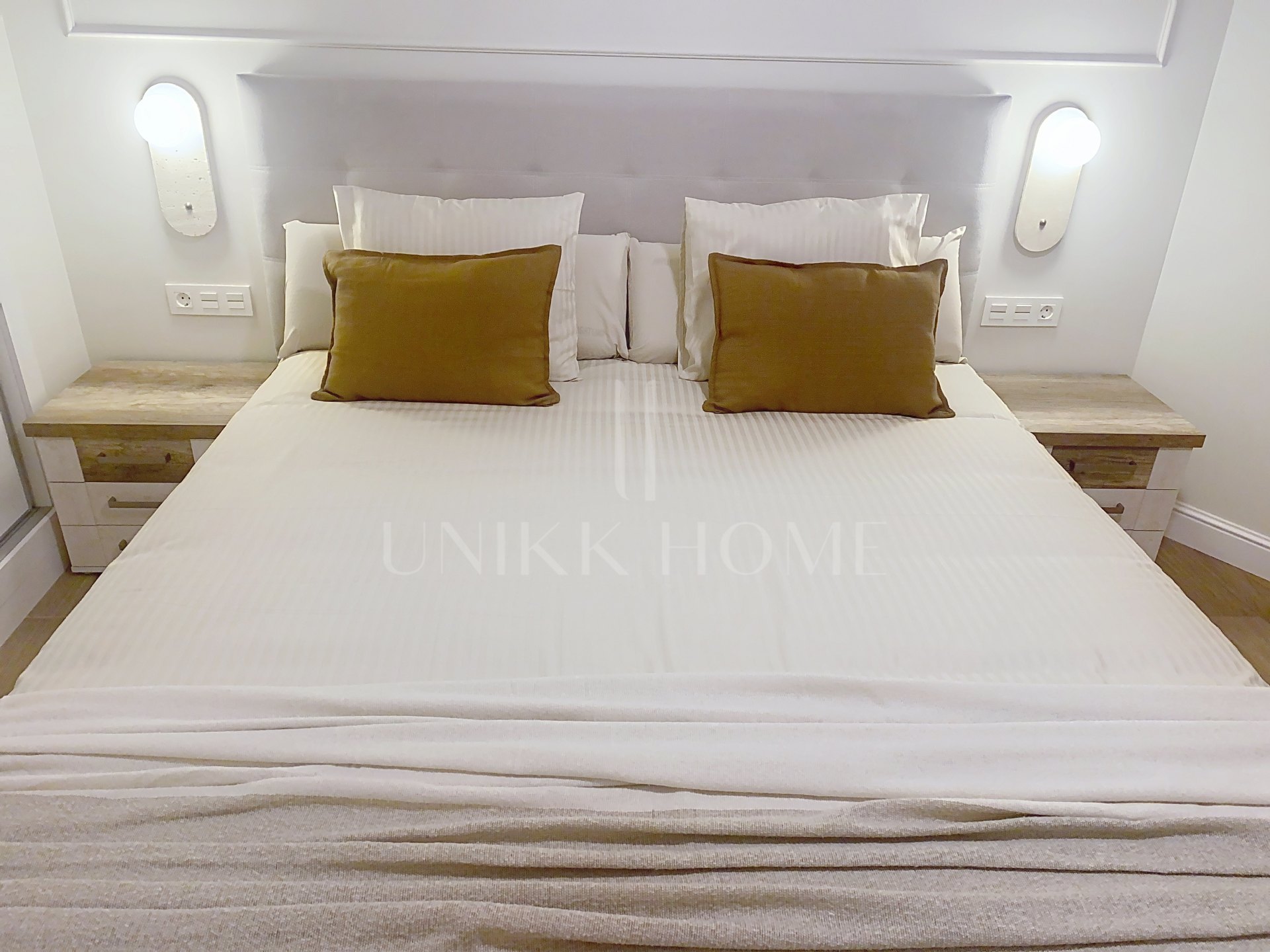 Apartamento de 3 dormitorios totalmente reformado y amueblado - Puerto de Estepona