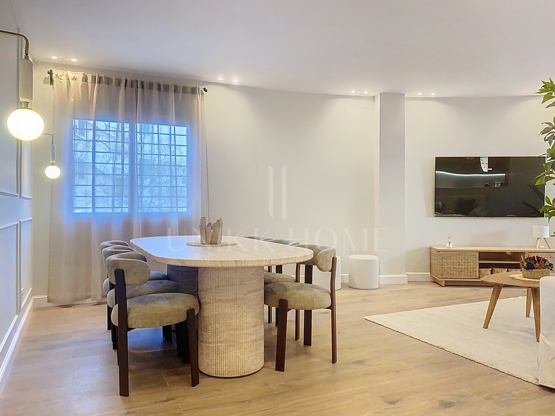 Apartamento de 3 dormitorios totalmente reformado y amueblado - Puerto de Estepona