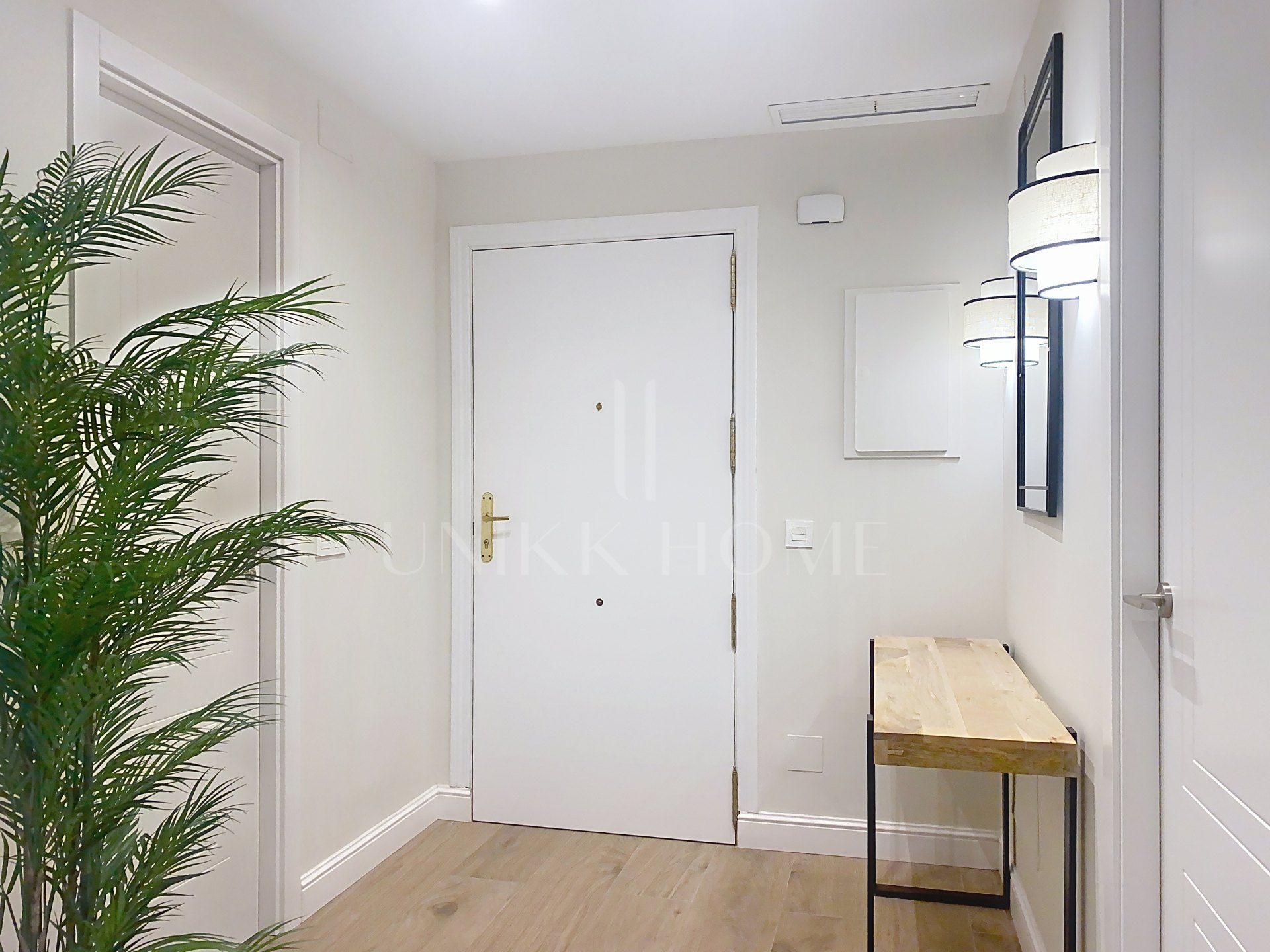 Apartamento de 3 dormitorios totalmente reformado y amueblado - Puerto de Estepona