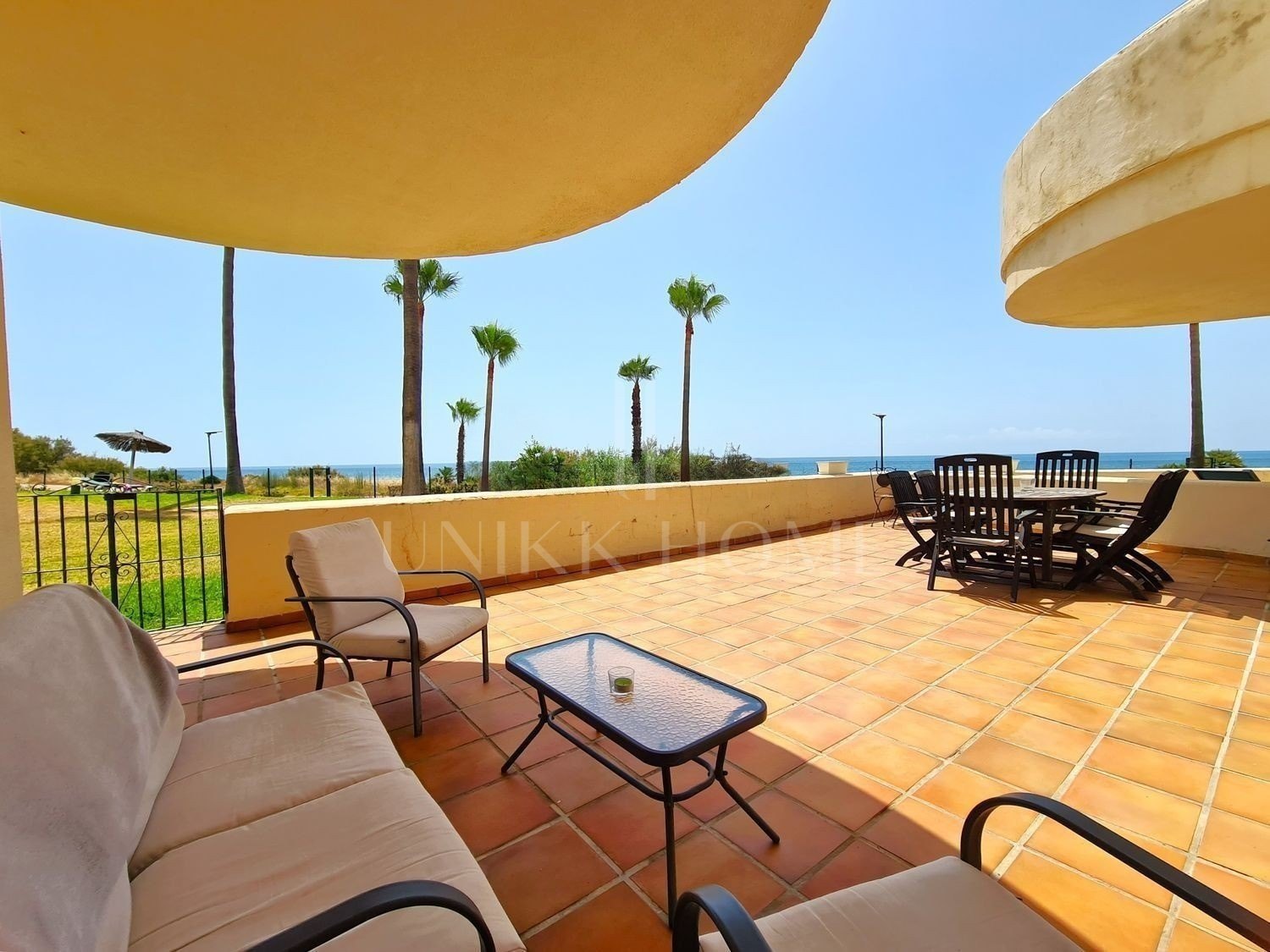 Spacious 3-Bedroom Ground Floor Apartment on the Beachfront with Sea Views – West Estepona