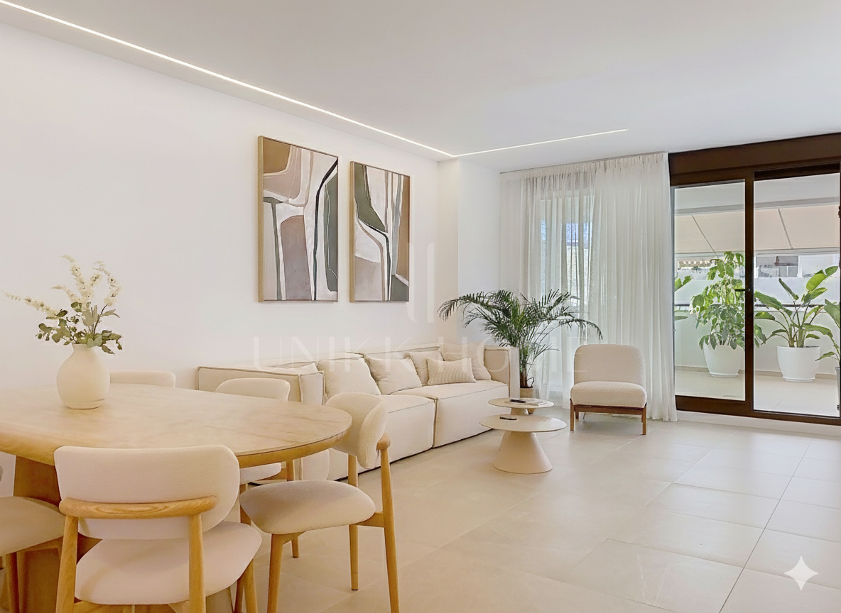 ELEVATED GROUND FLOOR WITH SEA VIEWS – 4 BEDROOMS AND LARGE TERRACE – LAS MESAS ESTEPONA