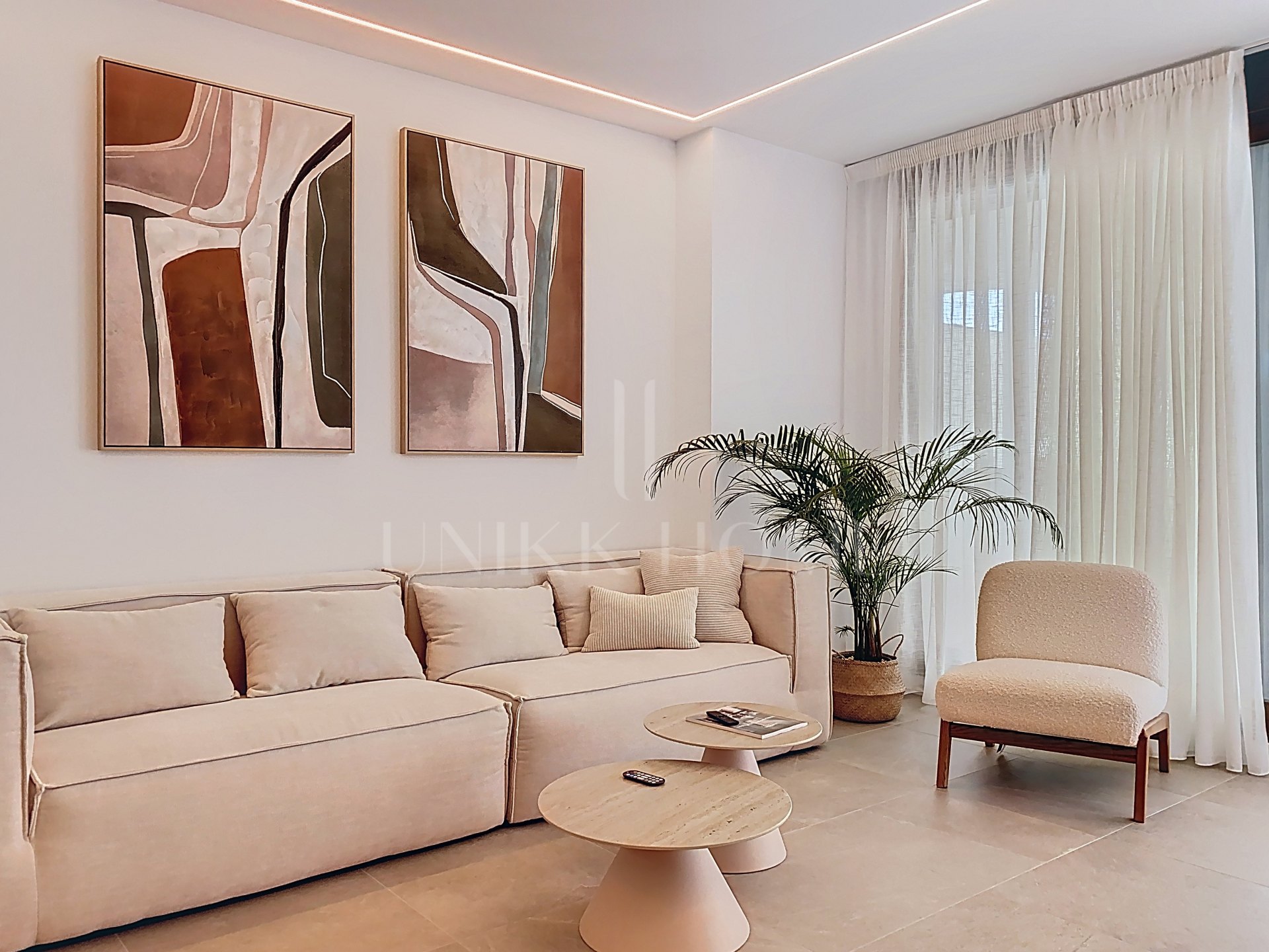 ELEVATED GROUND FLOOR WITH SEA VIEWS – 4 BEDROOMS AND LARGE TERRACE – LAS MESAS ESTEPONA