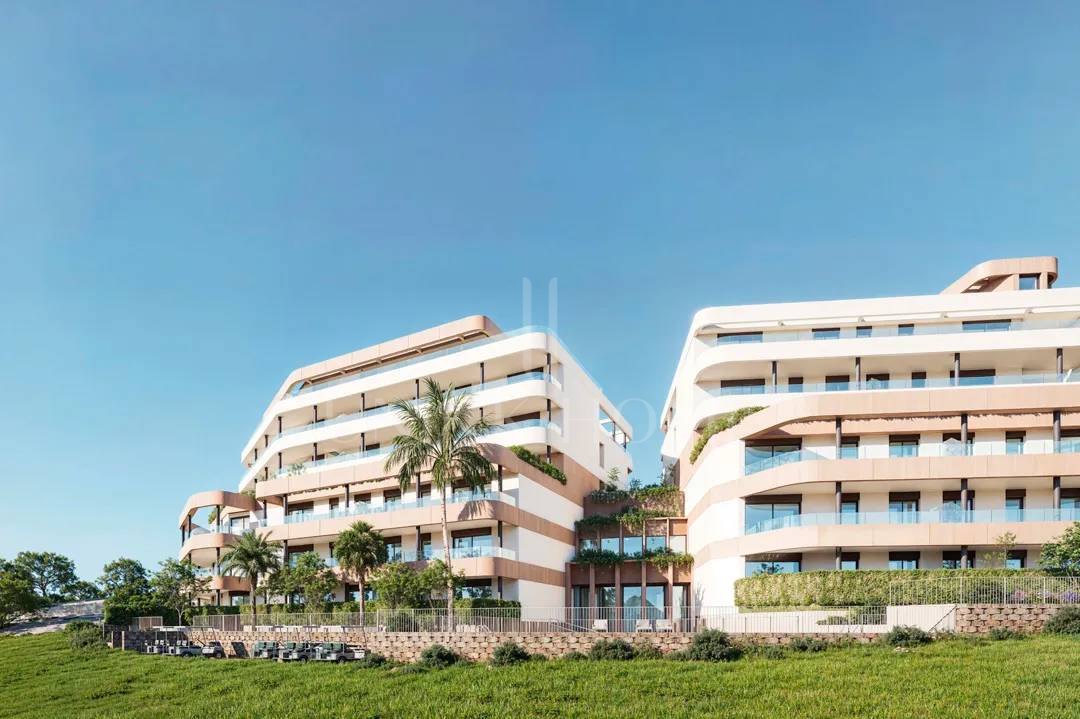 Vivienda en planta baja de 3 dormitorios con jardín en primera línea de golf - Estepona Golf
