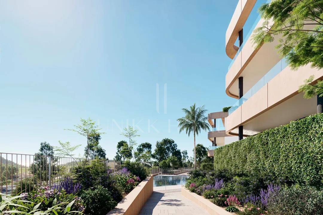 Apartamento en Planta Baja con Jardín Frente al Campo de Golf - Oeste de Estepona