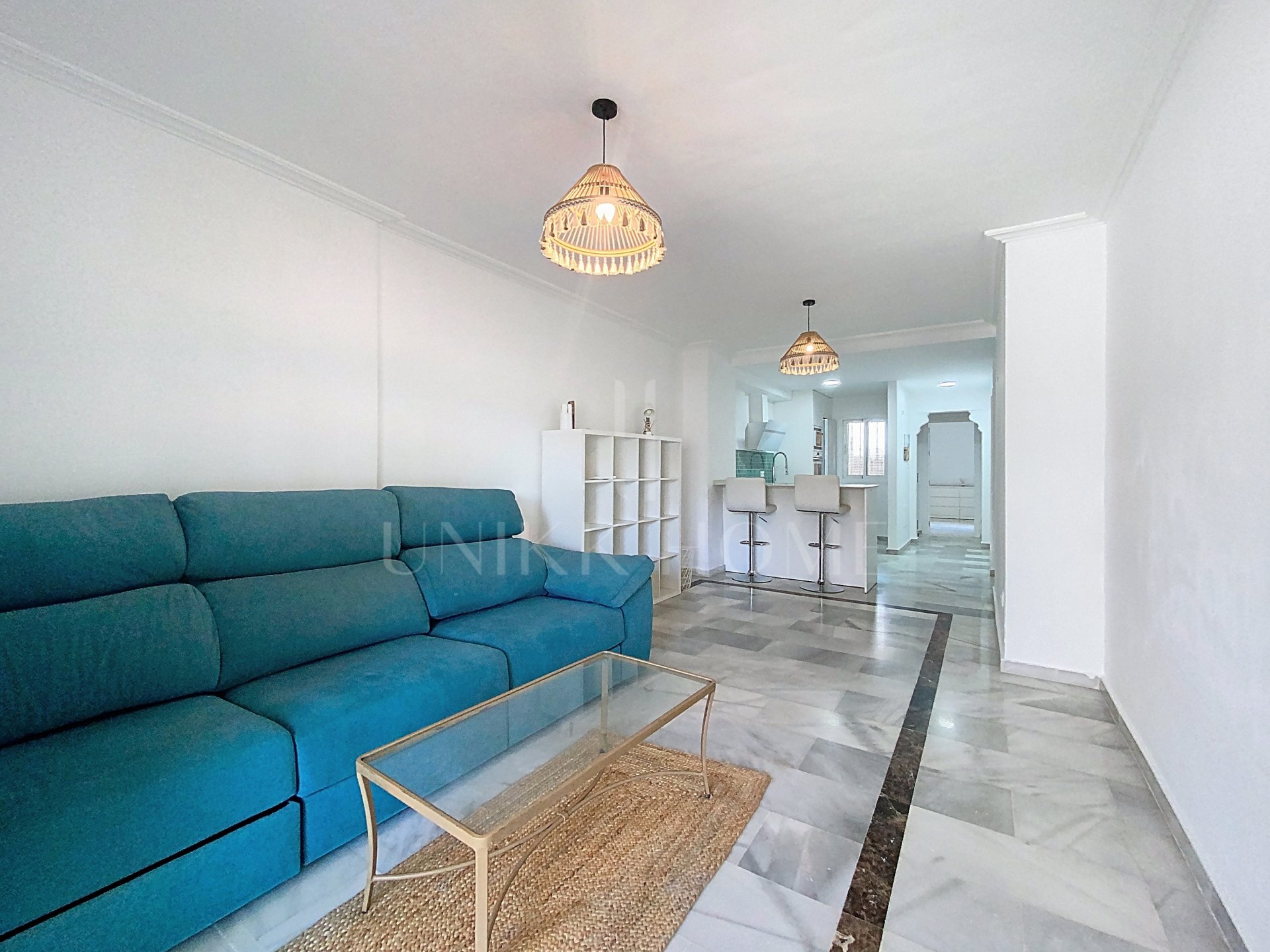 BAJO CON PARCELA PRIVADA A POCOS A 5 MINUTOS DE LA PLAYA - BAHIA CASARES COSTA