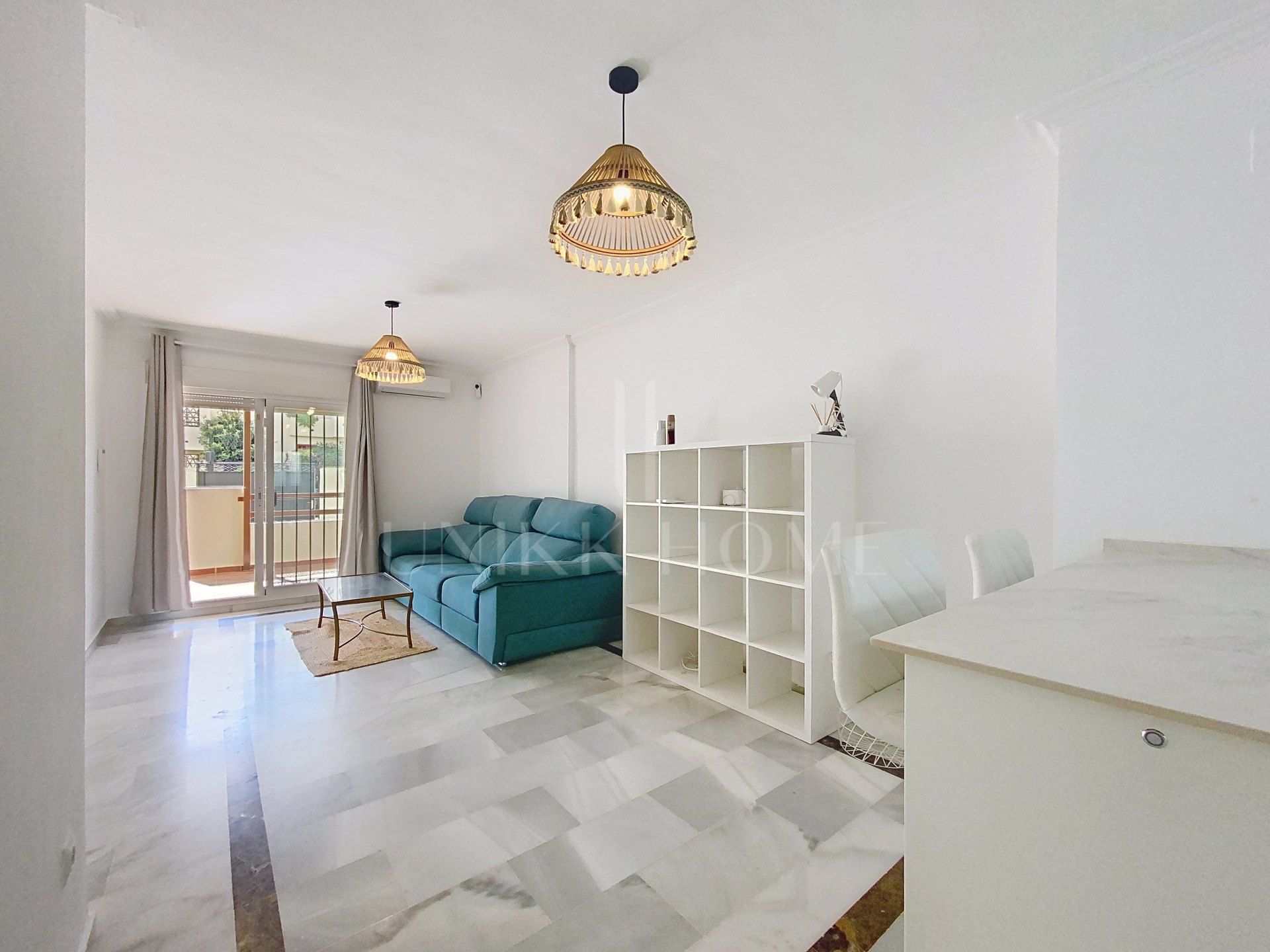 BAJO CON PARCELA PRIVADA A POCOS A 5 MINUTOS DE LA PLAYA - BAHIA CASARES COSTA