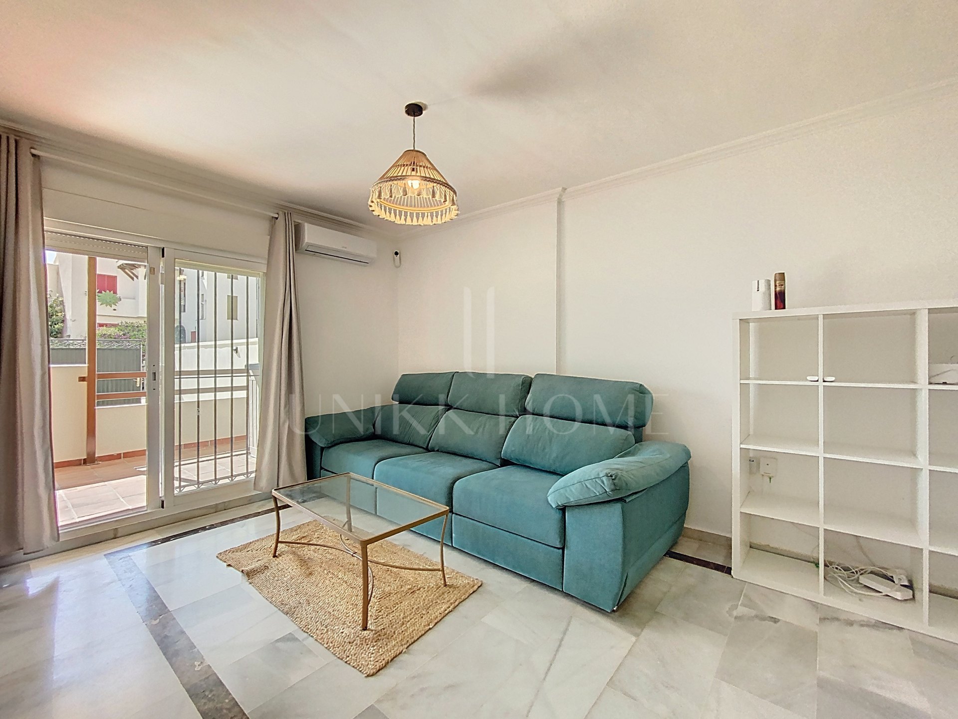 BAJO CON PARCELA PRIVADA A POCOS A 5 MINUTOS DE LA PLAYA - BAHIA CASARES COSTA