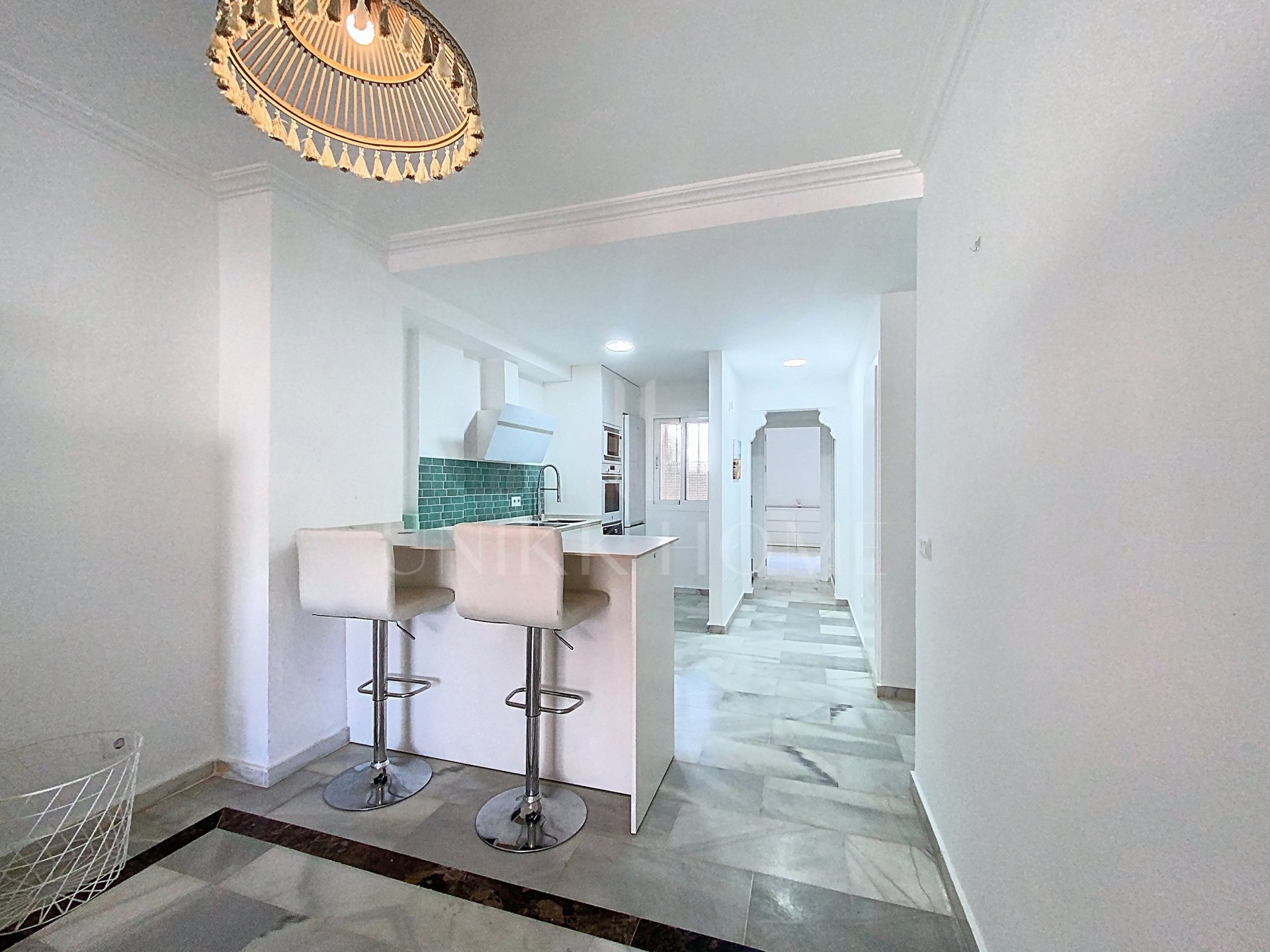 BAJO CON PARCELA PRIVADA A POCOS A 5 MINUTOS DE LA PLAYA - BAHIA CASARES COSTA